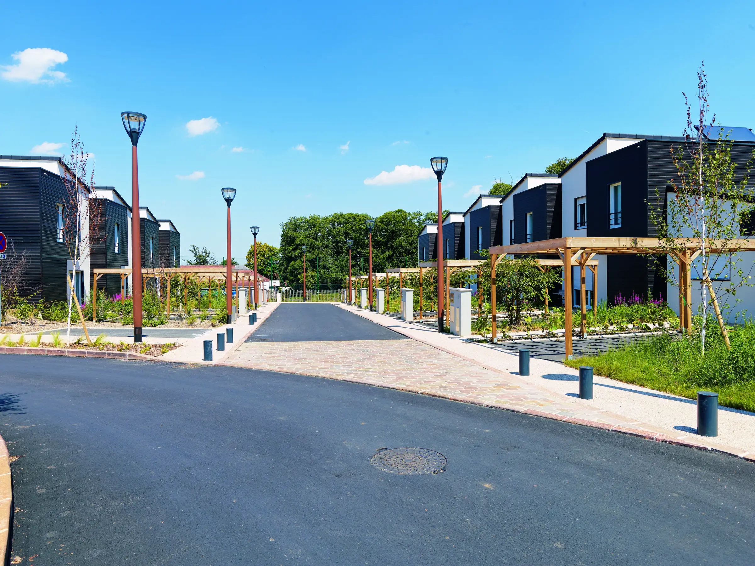 Façade — création hors-site d'un écoquartier de 75 maisons de ville, Bois Plaisance, Vert-Saint-Denis (77)