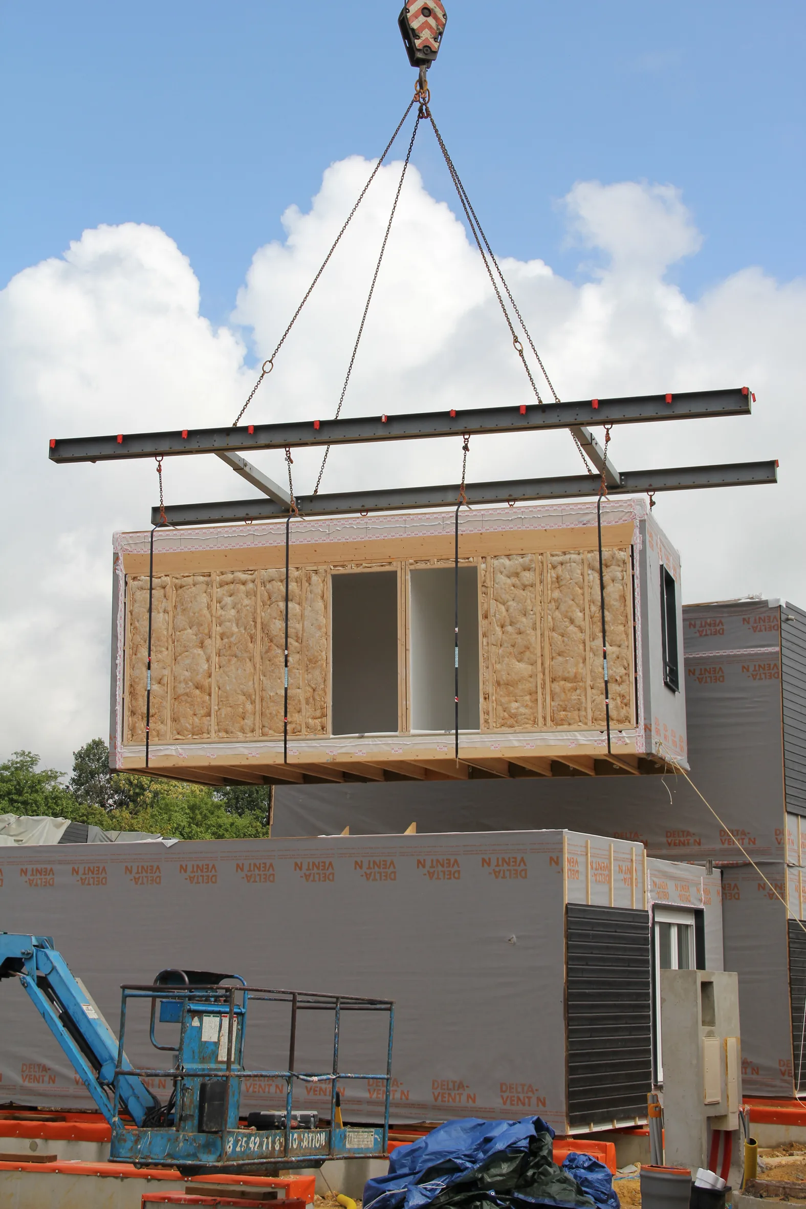 Vue du chantier — création hors-site d'un écoquartier de 75 maisons de ville, Bois Plaisance, Vert-Saint-Denis (77)