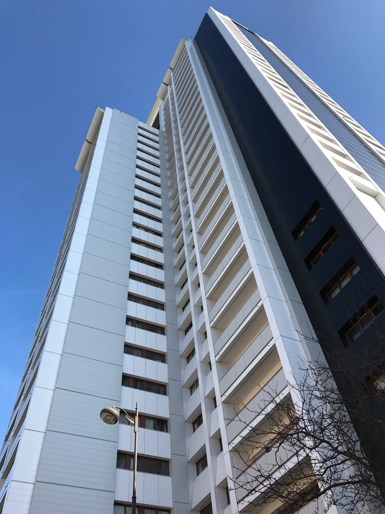 Façade — réhabilitation thermique et requalification d'un IGH de 273 logements, rue Georges Pitard, Paris 15e