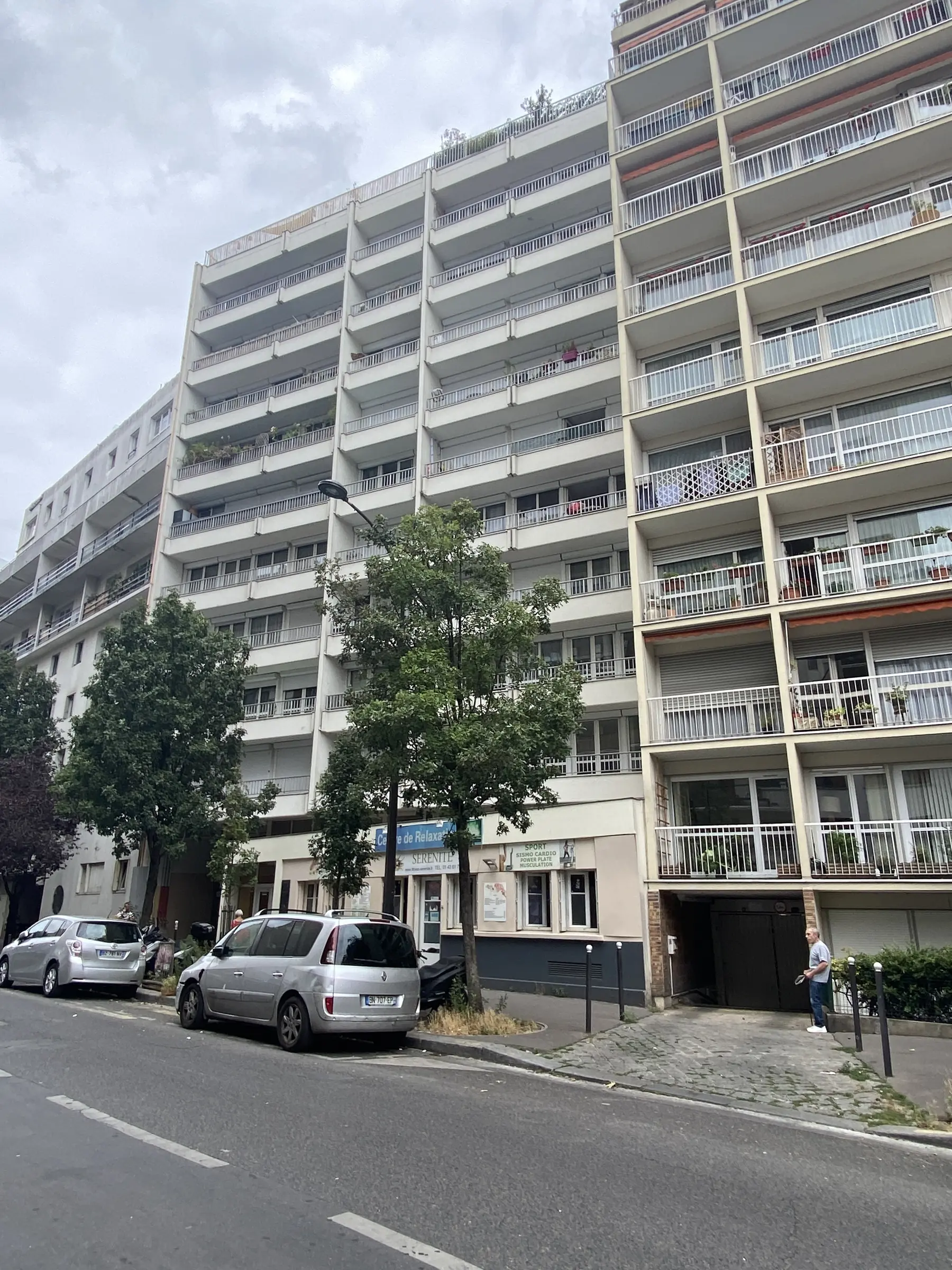 Façade sur rue — restructuration de 176 logements répartis sur trois bâtiments, rue Saint-Fargeau, Paris 20e