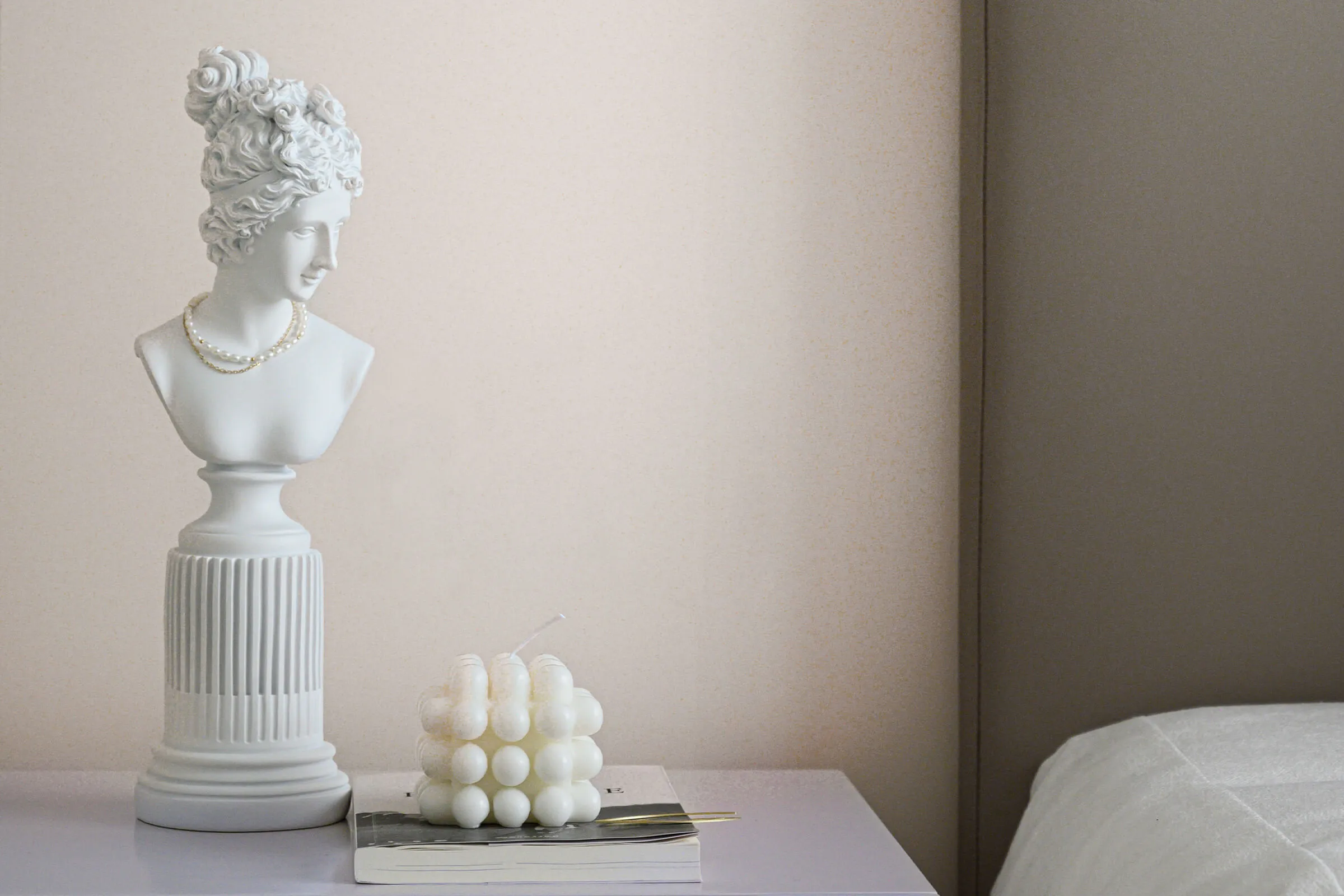Maximizing Minimals: Solutions for Stylish Living in Compact Spaces