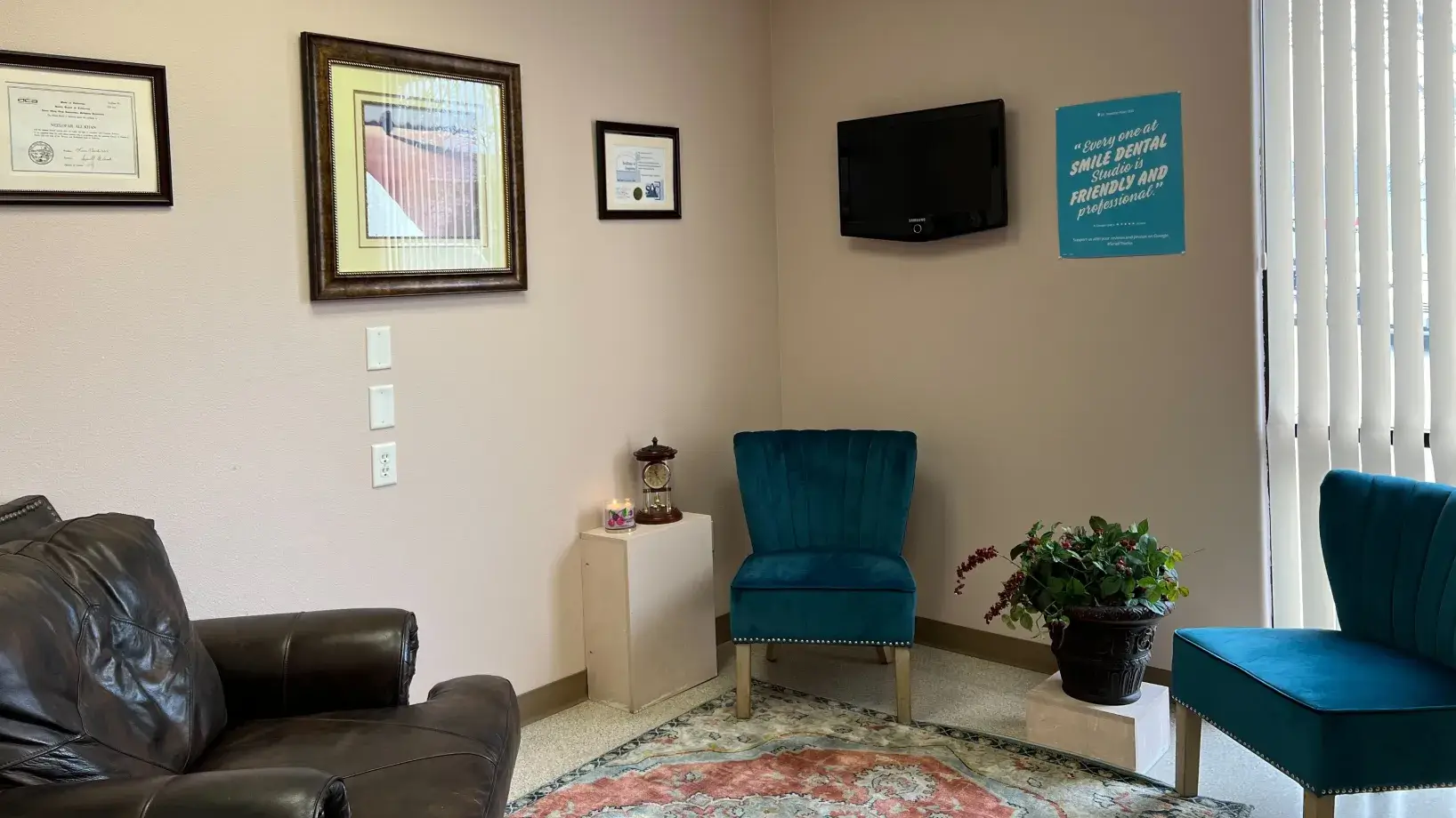 A living room with two chairs and a rug.