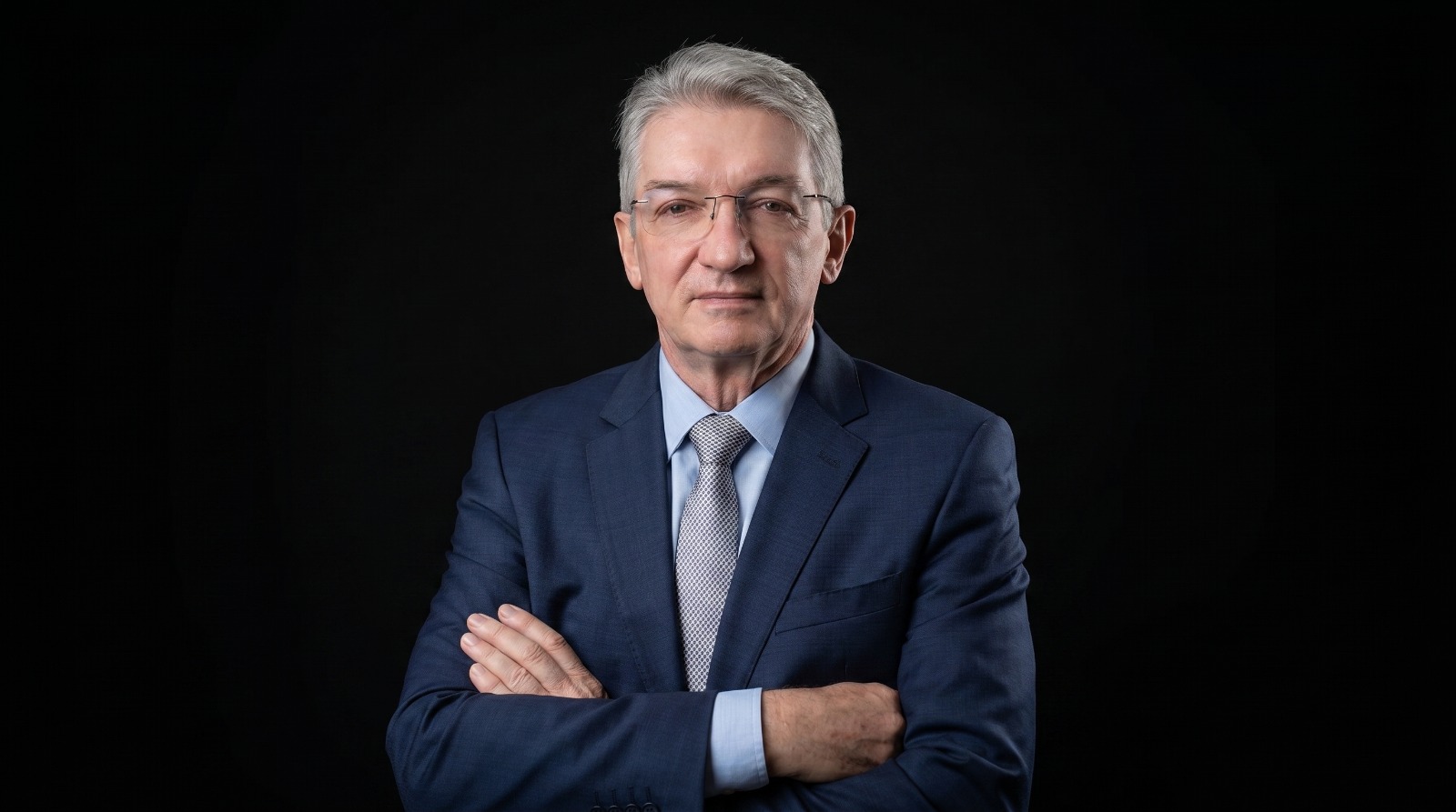 <subject>[headshot] image of a customer (for a mobility and transportation)</subject>
