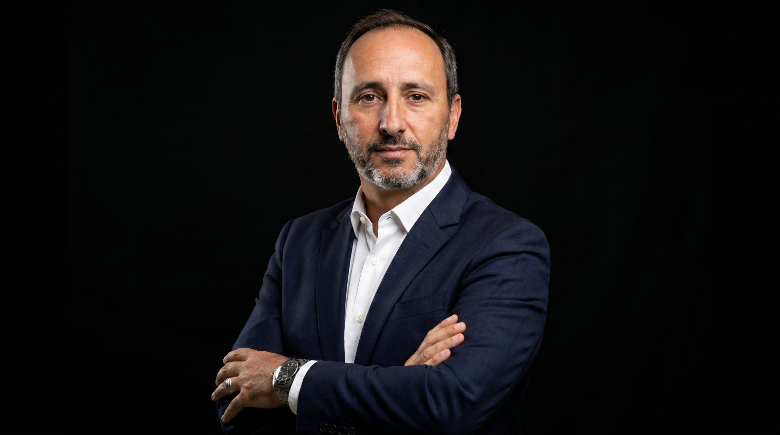 <subject>[headshot] image of a customer (for a mobility and transportation)</subject>
