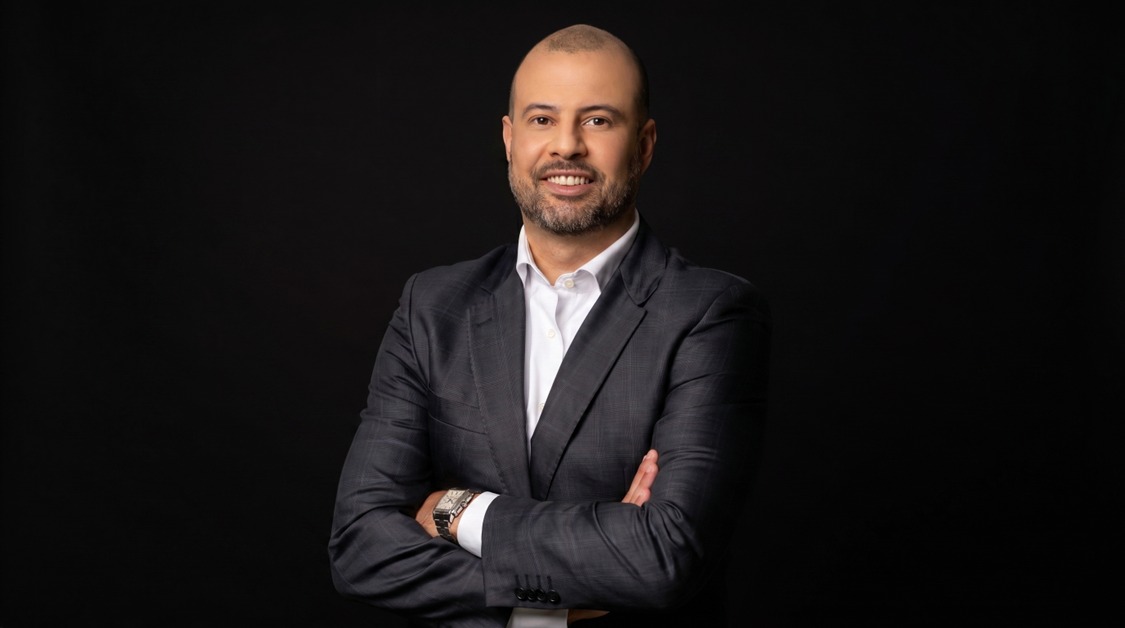 <subject>[headshot] image of a customer (for a mobility and transportation)</subject>