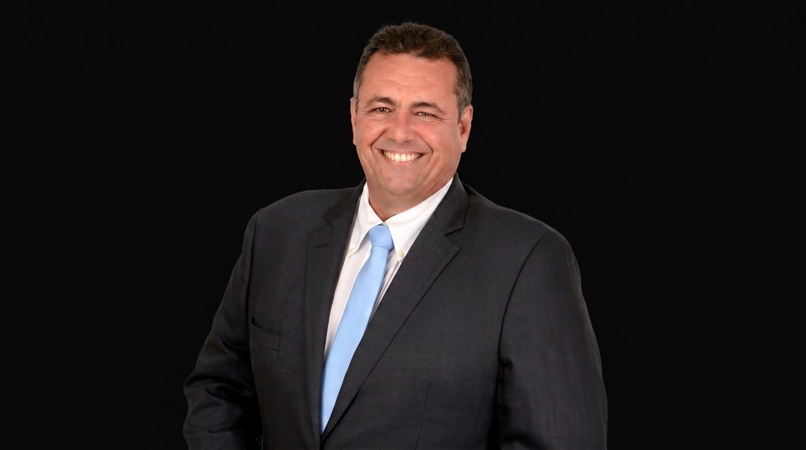 <subject>[headshot] image of a customer (for a mobility and transportation)</subject>
