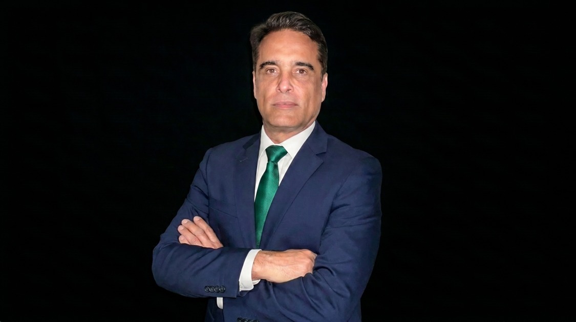 <subject>[headshot] image of a customer (for a mobility and transportation)</subject>