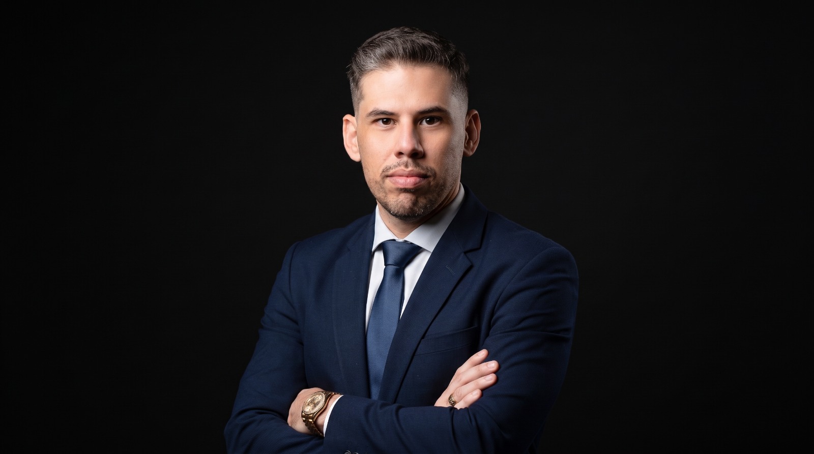 <subject>[headshot] image of a customer (for a mobility and transportation)</subject>