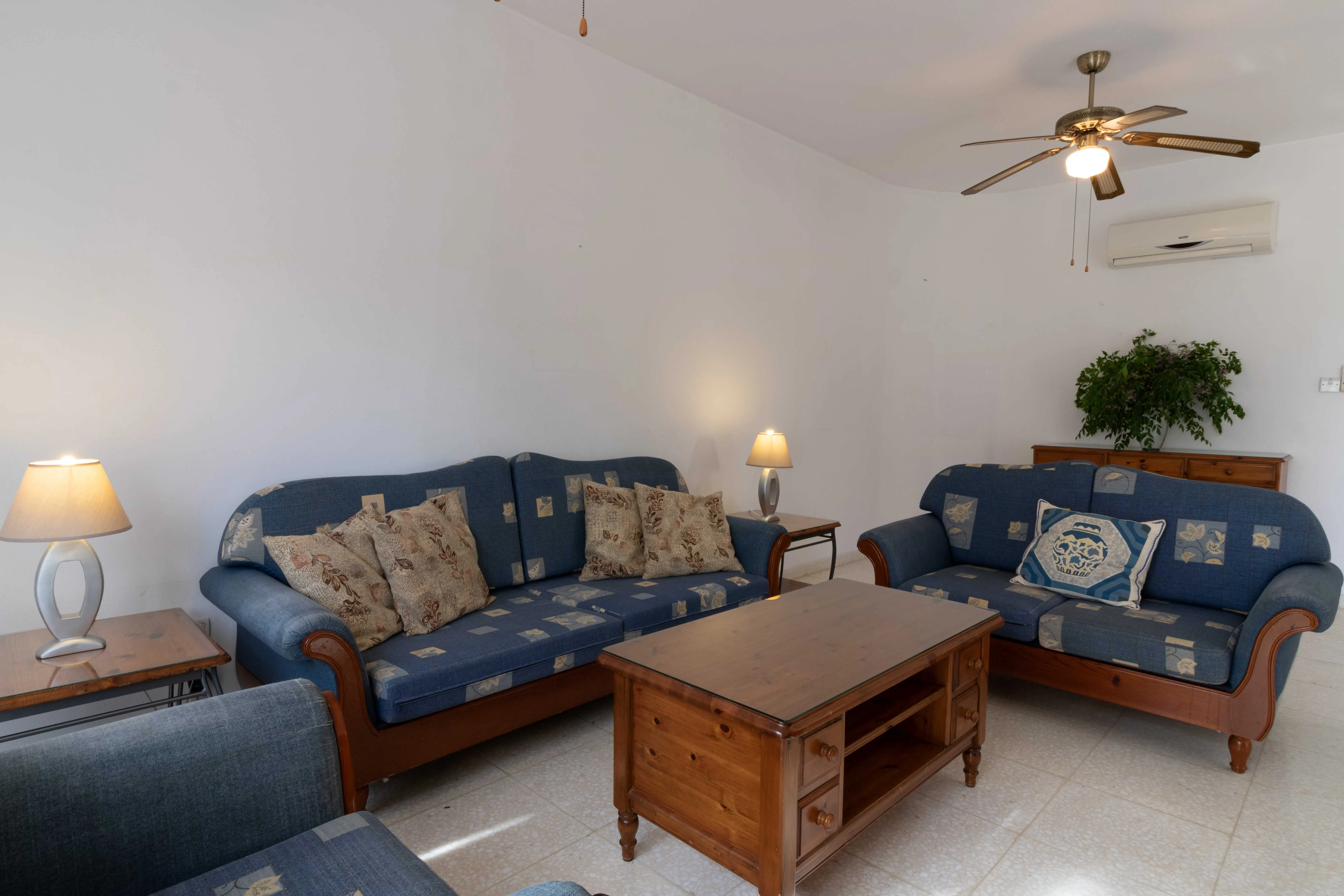 Living room of Villa Nadezda with two sofas, coffee table, ceiling fan and air conditioning