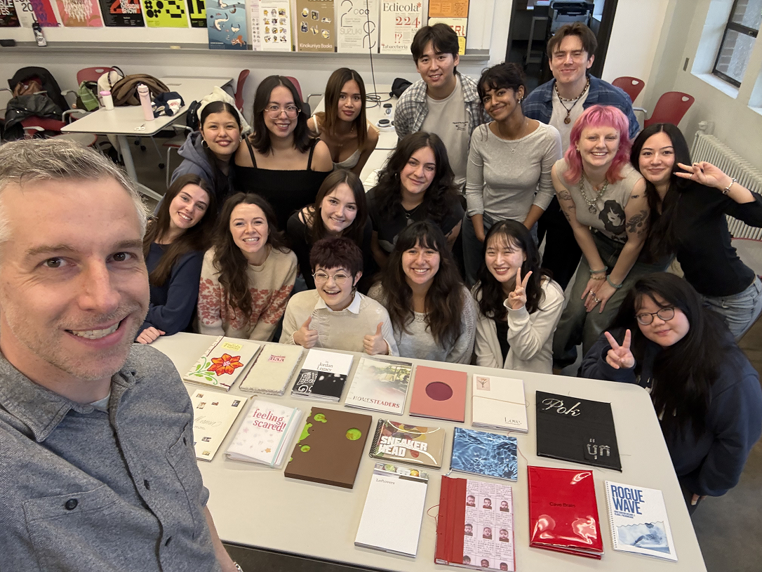 Tom Eykemans and the whole class with our final books!