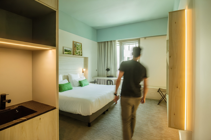 Room with kitchenette and LED lighting at the Ysotop luxury aparthotel in Grenoble.