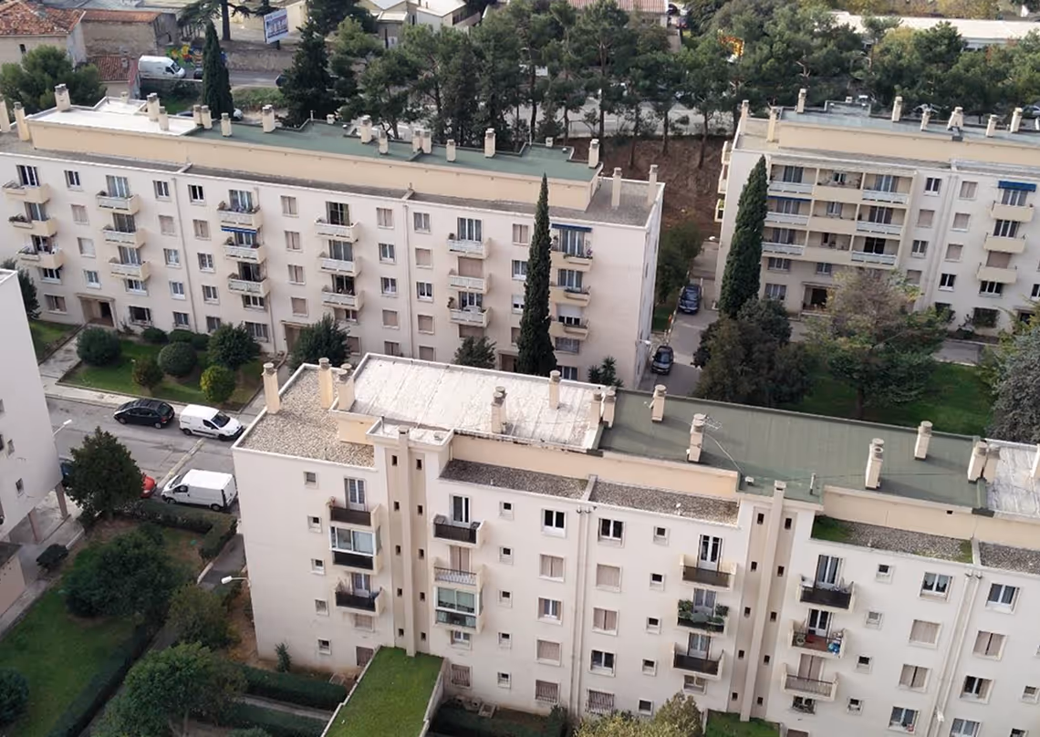 Photo de logements collectifs en copropriété.