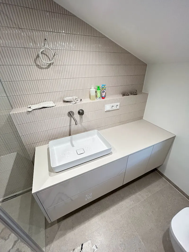 Modernes Badezimmer in München Großformatfliesen Badezimmer München Badsanierung München modern