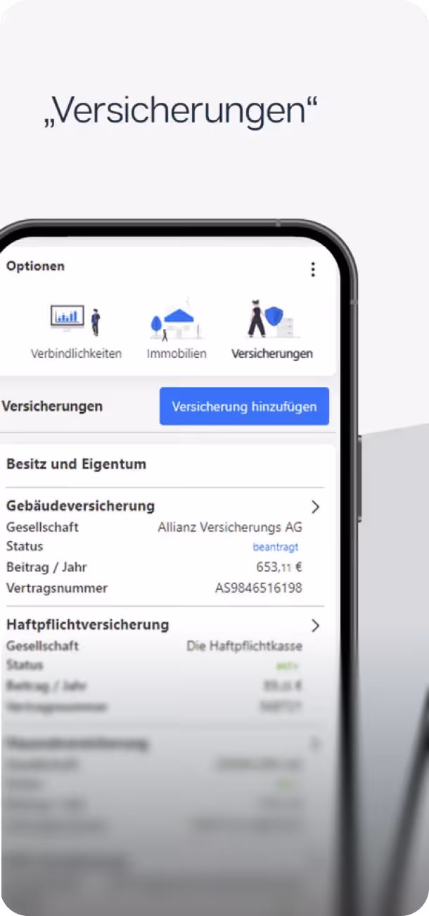 Smartphone-Bildschirm zeigt eine Versicherungsübersicht mit Gebäuderversicherung von Allianz und Haftpflichtversicherung.