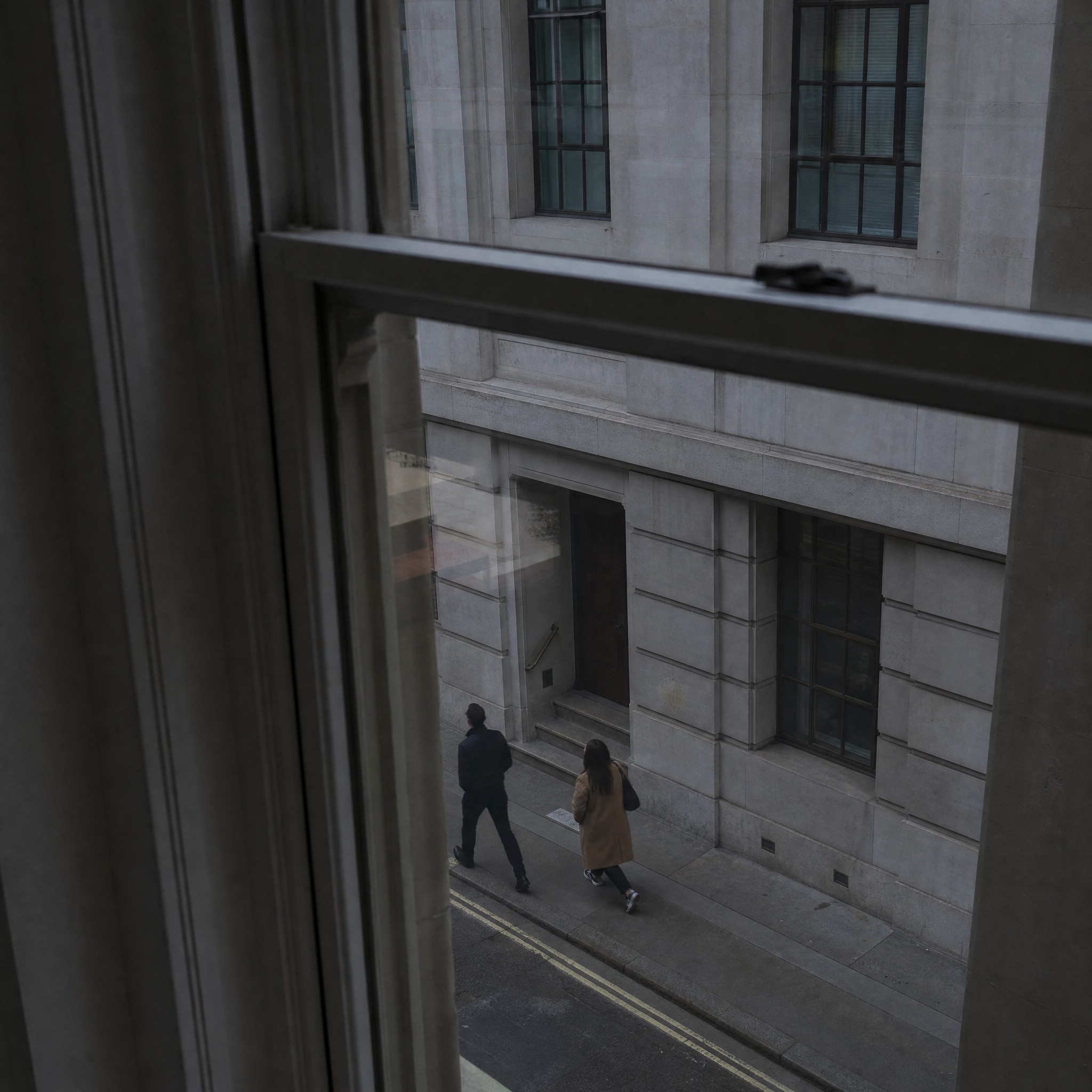 Identifying behavioural indicators within a crowded setting