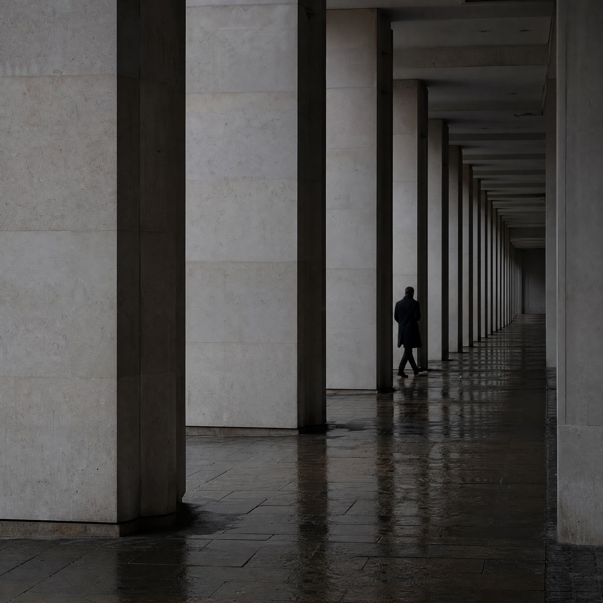 Executive protection support during movement through an urban environment