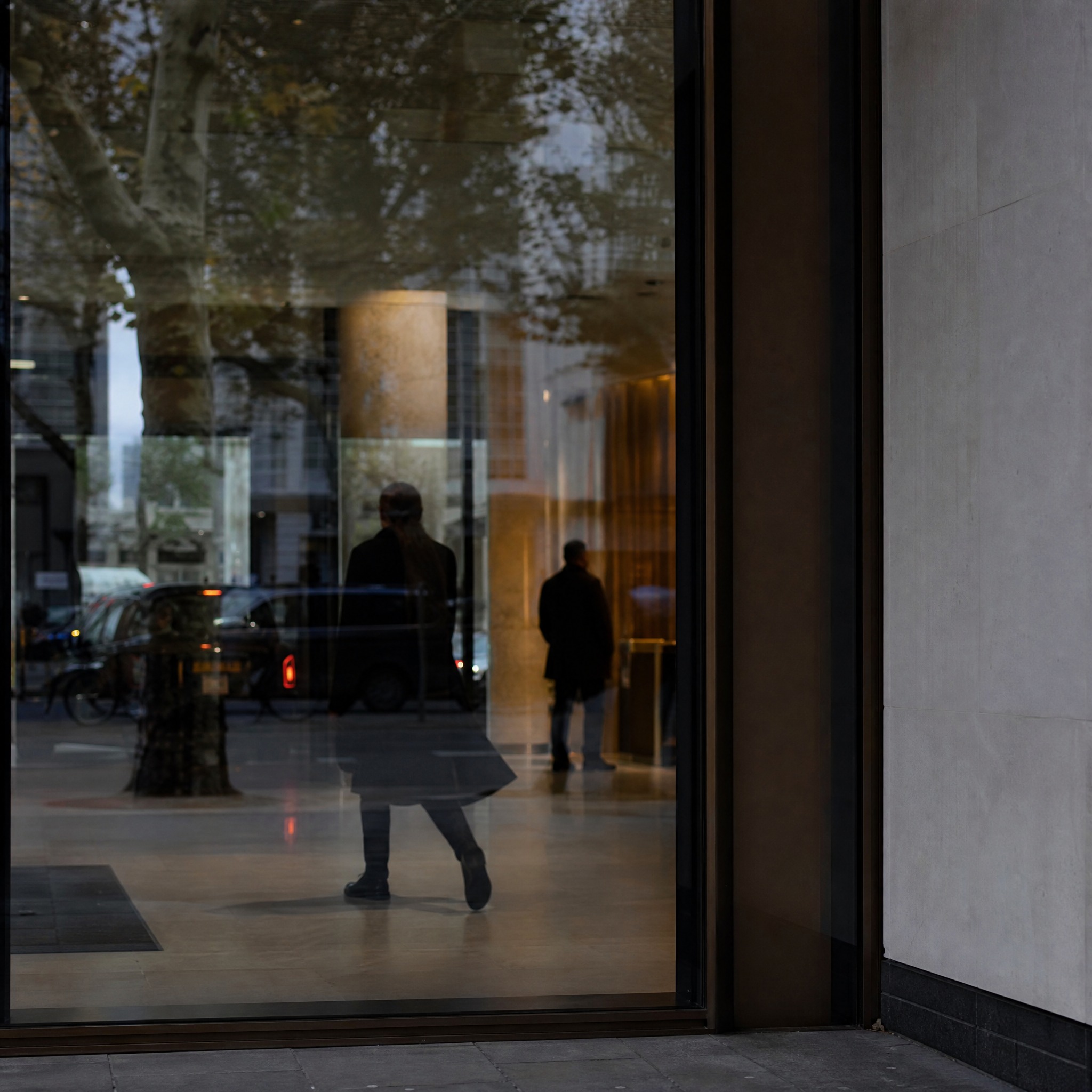 Identifying behavioural indicators within a crowded setting