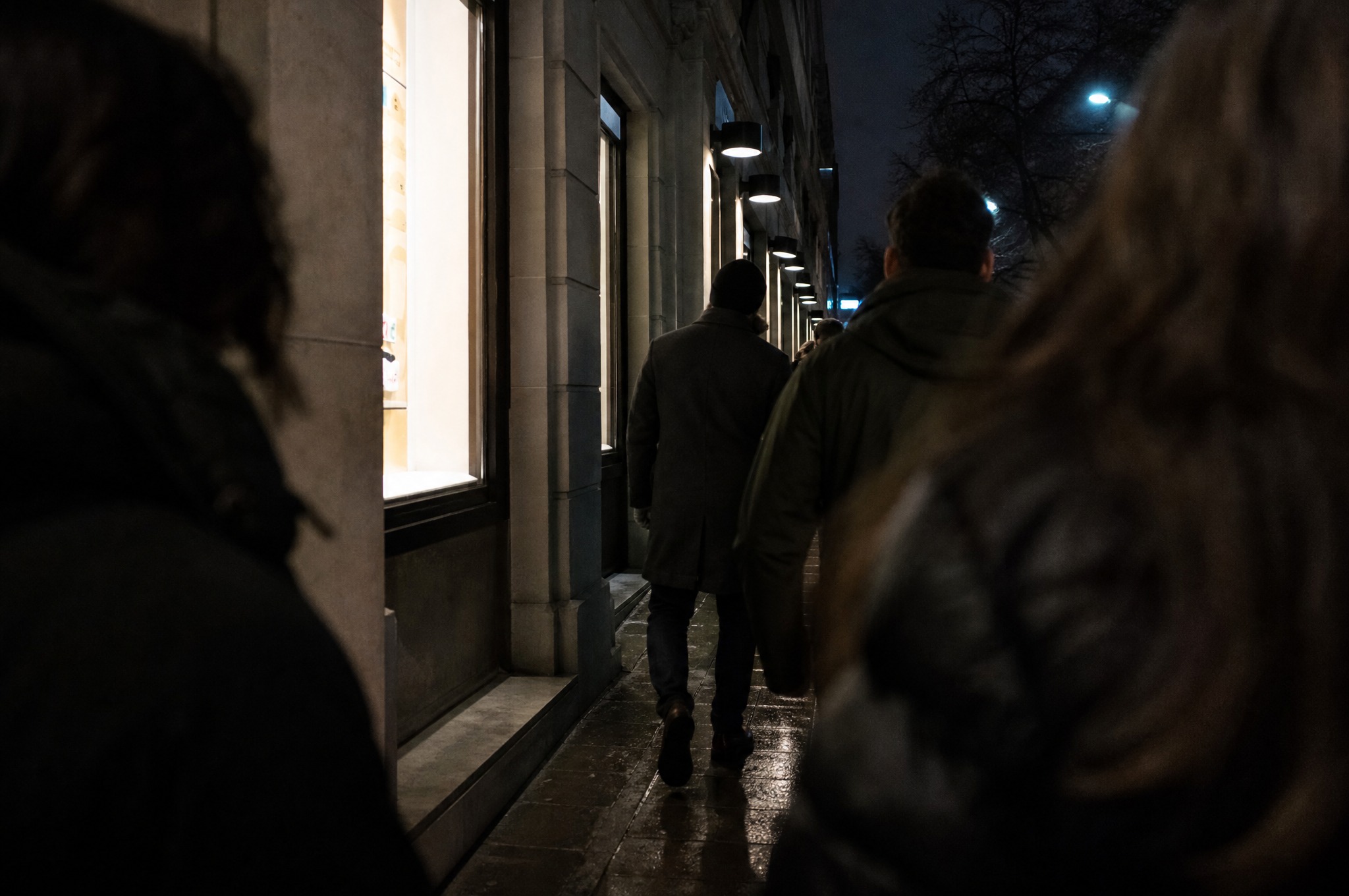 Executive protection support during movement through an urban environment