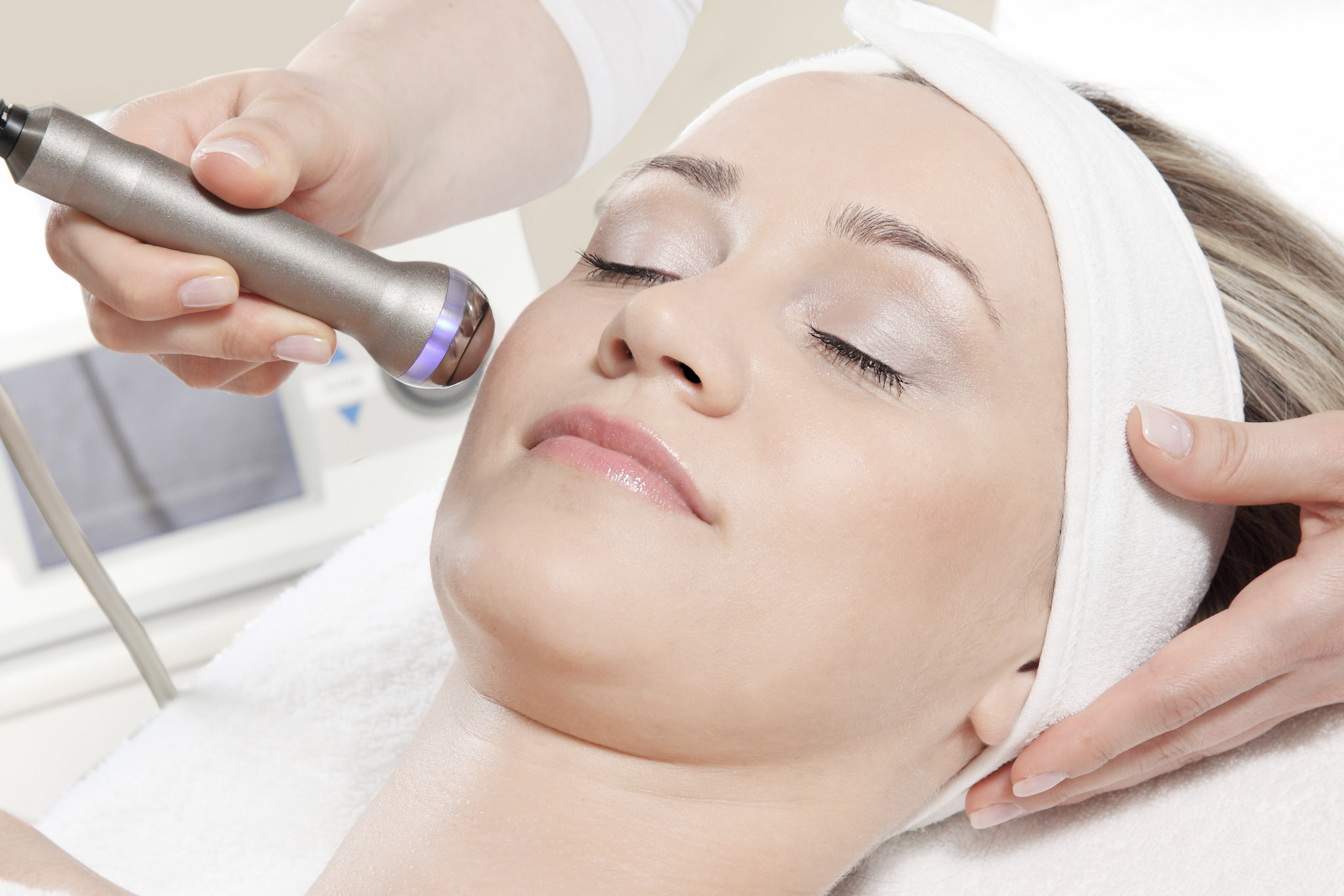 Diamant Dermabrasion zur Verfeinerung des Hautbildes bei MyMedBeauty in Traisen.