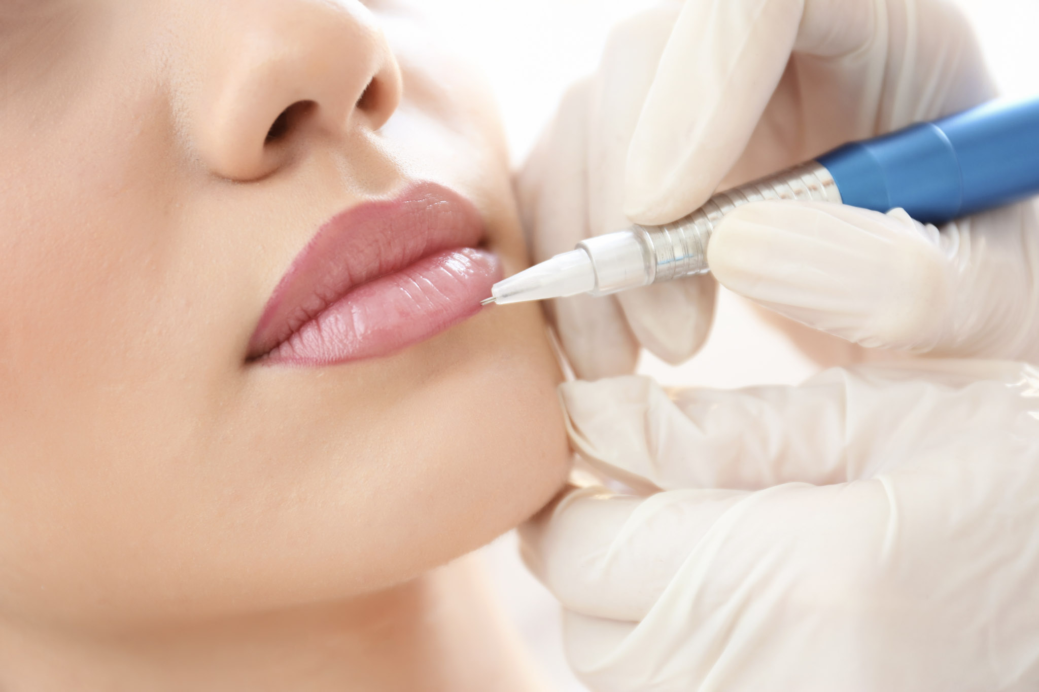 Lippenkontur Permanent Make-up bei MyMedBeauty in Traisen zur natürlichen Definition der Lippenform
