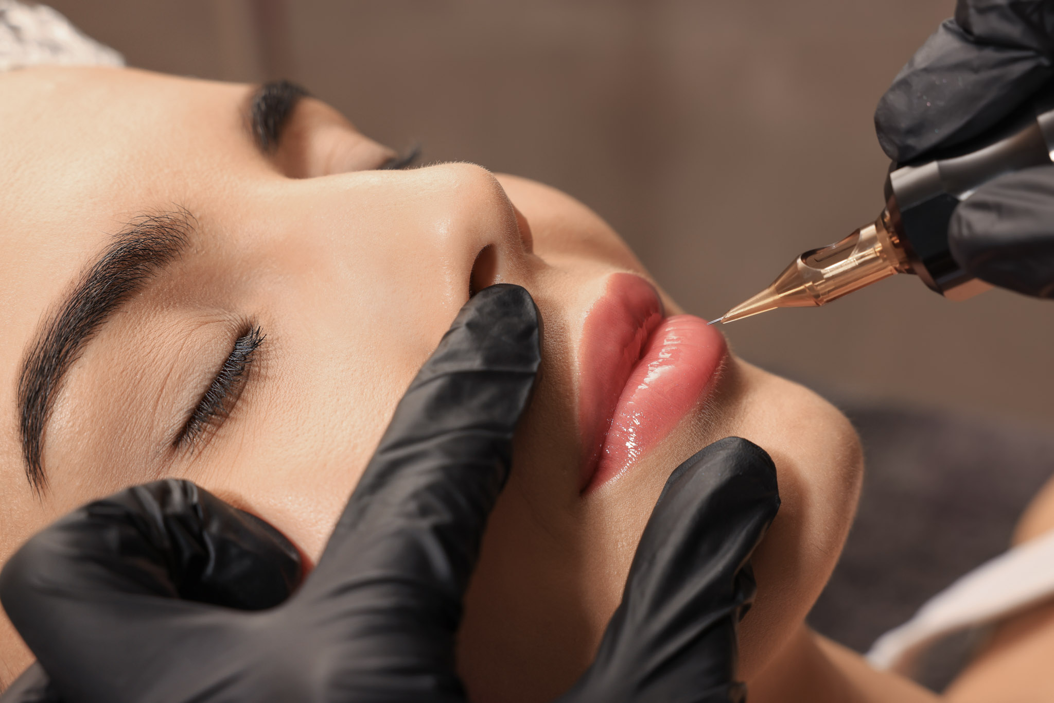 Lippenschattierung bei MyMedBeauty in Traisen für gleichmäßige Lippenfarbe und natürlich wirkende Lippen