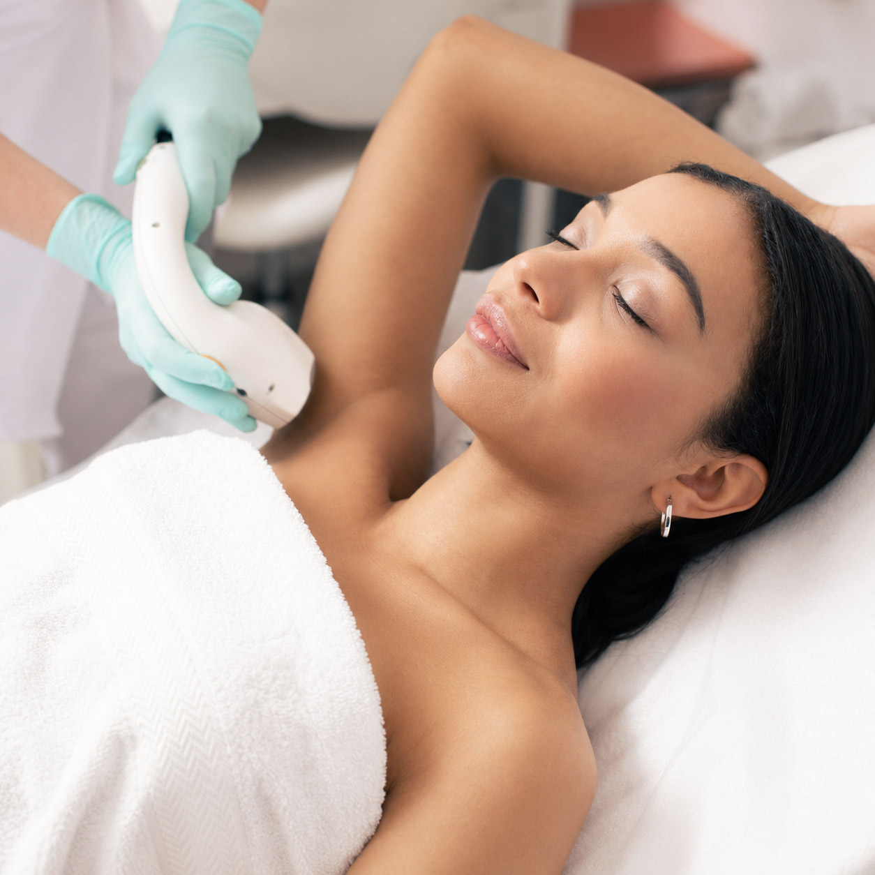 Dauerhafte Haarentfernung mit moderner Lasertechnologie bei MyMedBeauty in Traisen.