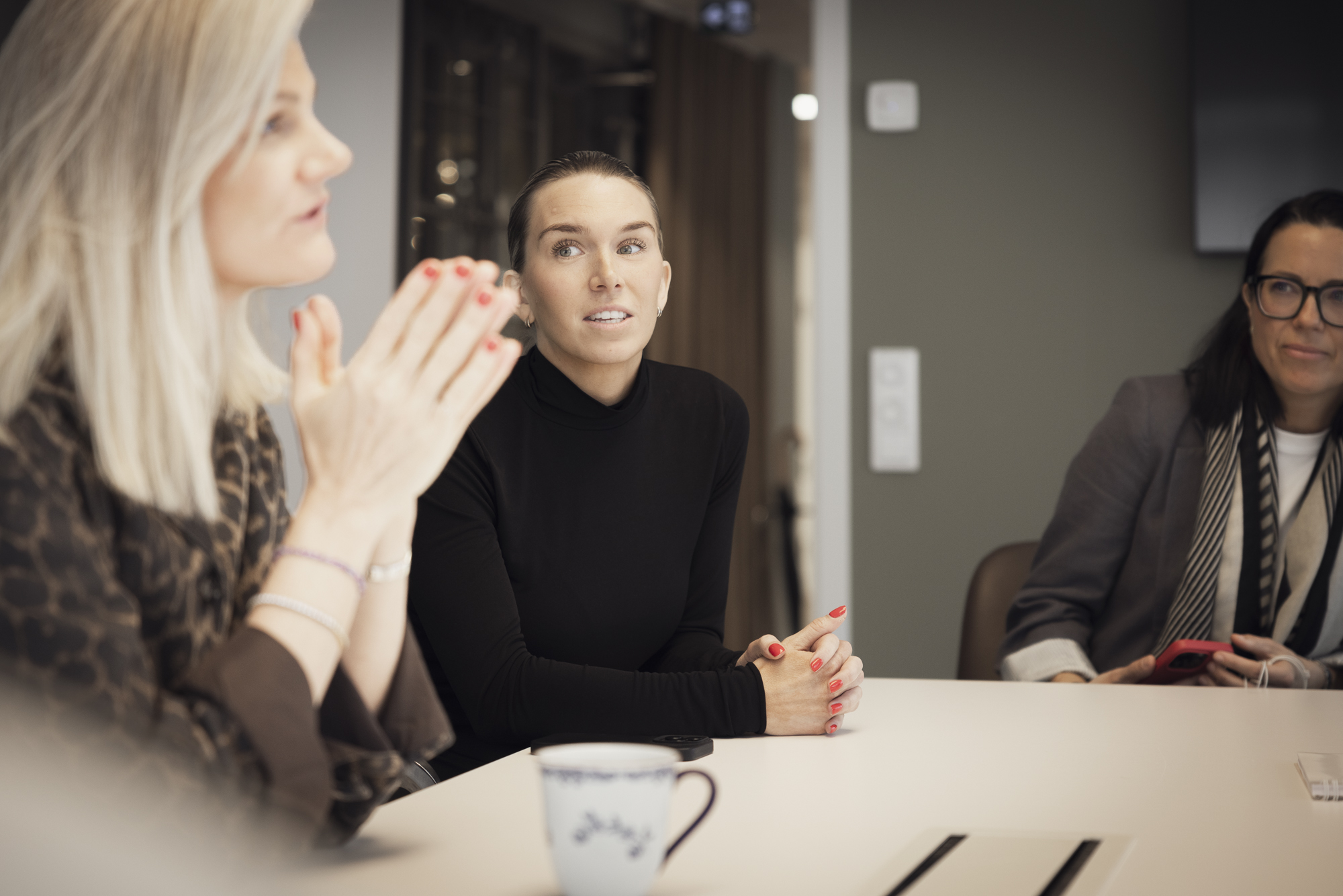 Person/-er från MundeAhlberg på sitt kontor eller utanför i centrala Göteborg