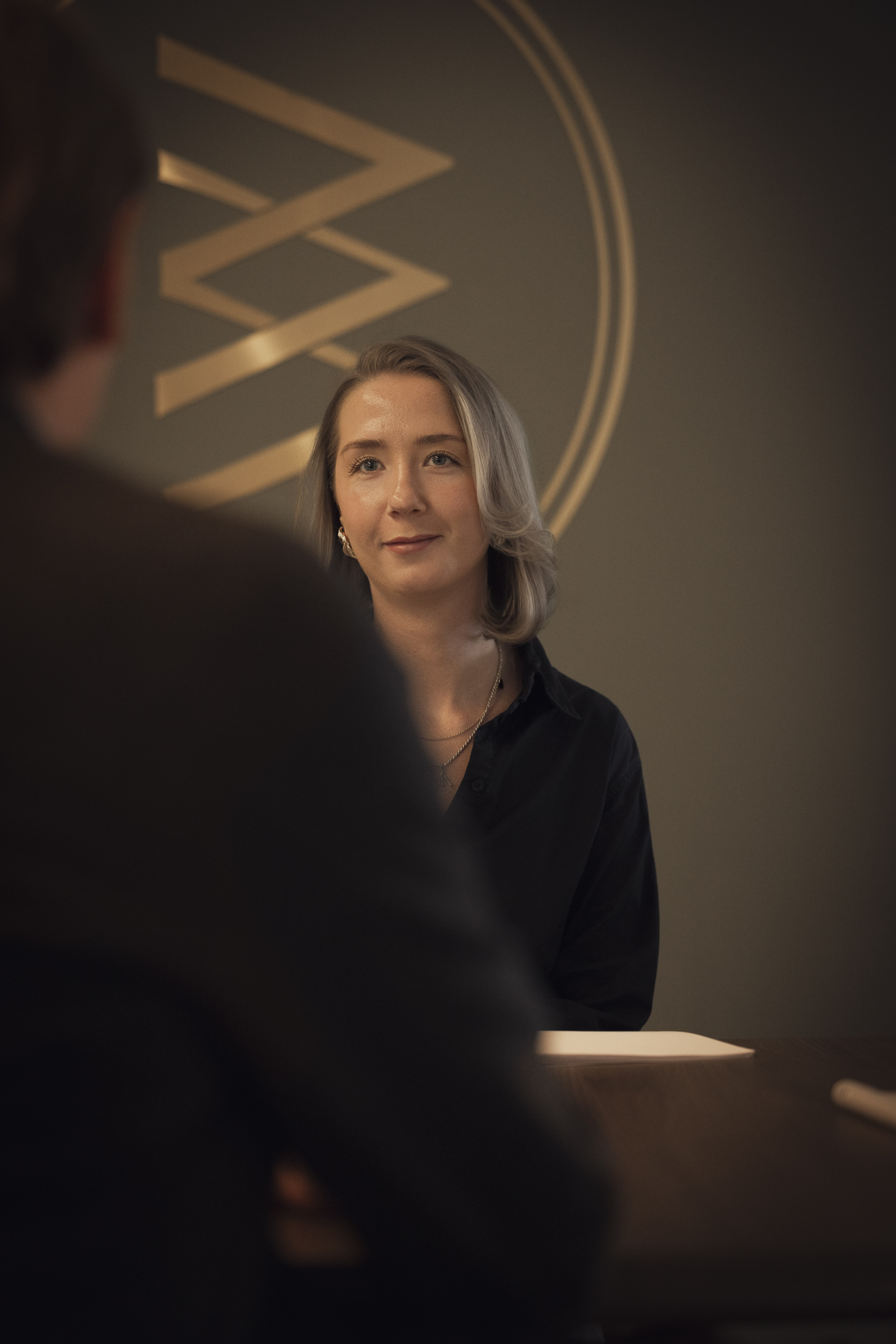Person/-er från MundeAhlberg på sitt kontor eller utanför i centrala Göteborg
