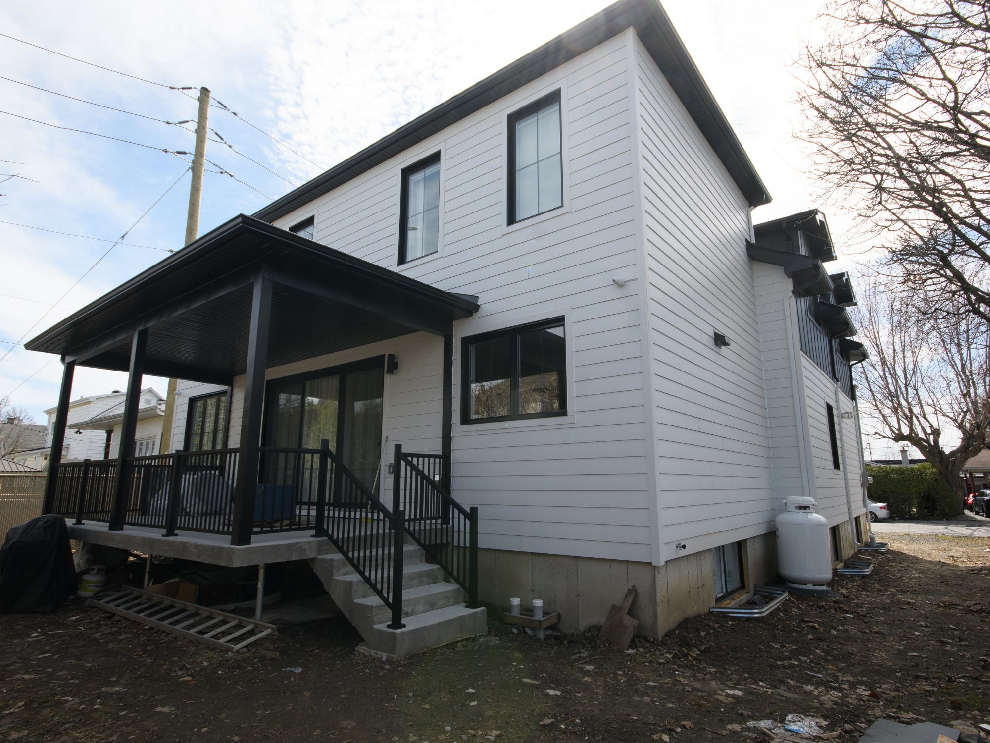 Revêtement LP installé sur une maison de Laval