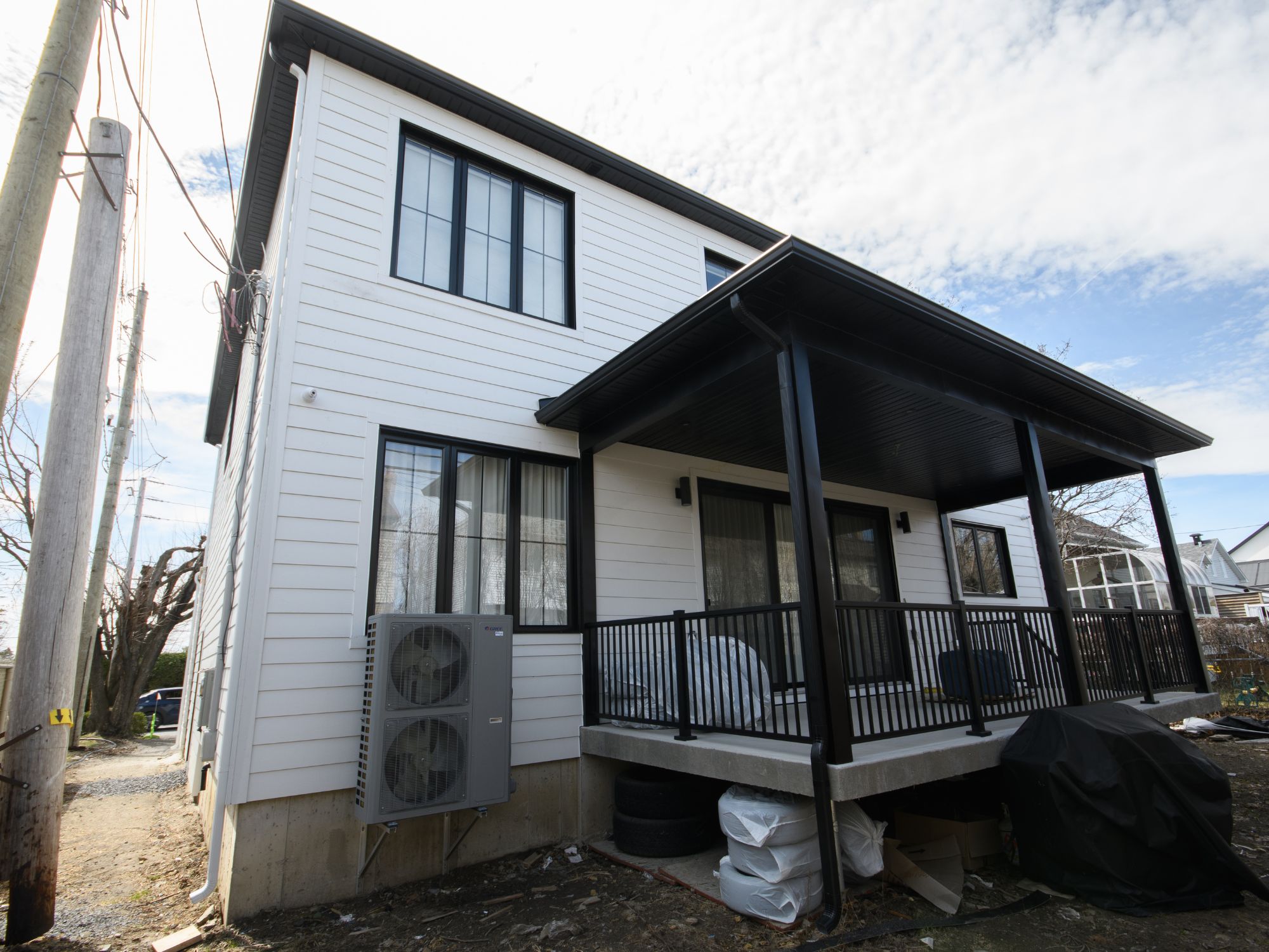 Revêtement LP installé sur une maison de Laval
