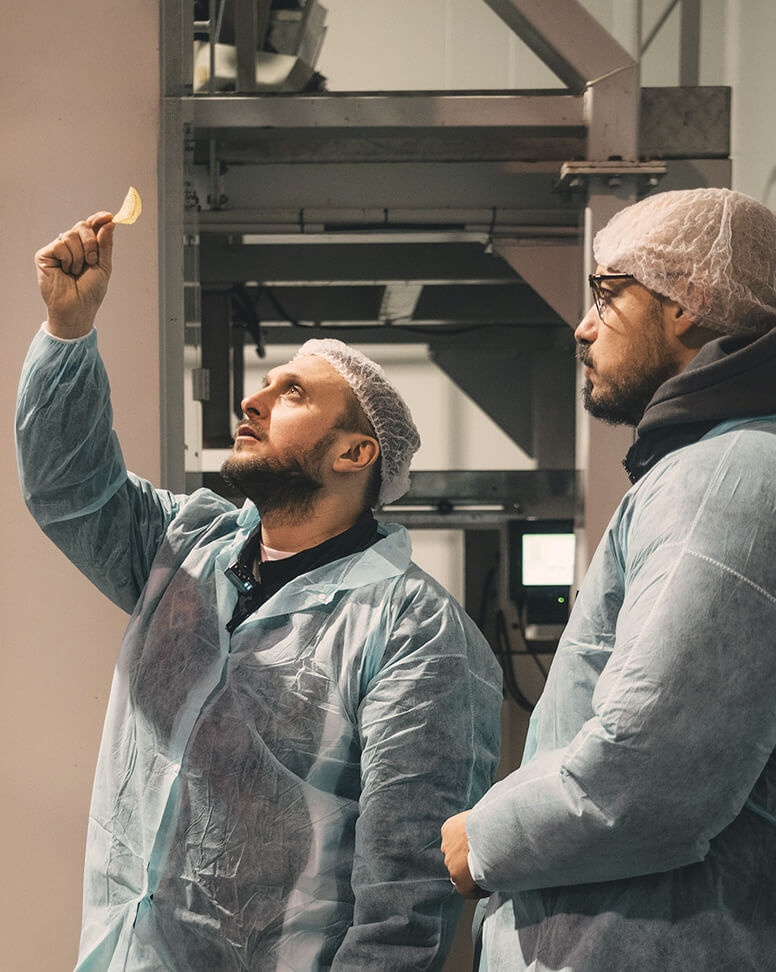 Mcfly & Carlito à l'usine de chips