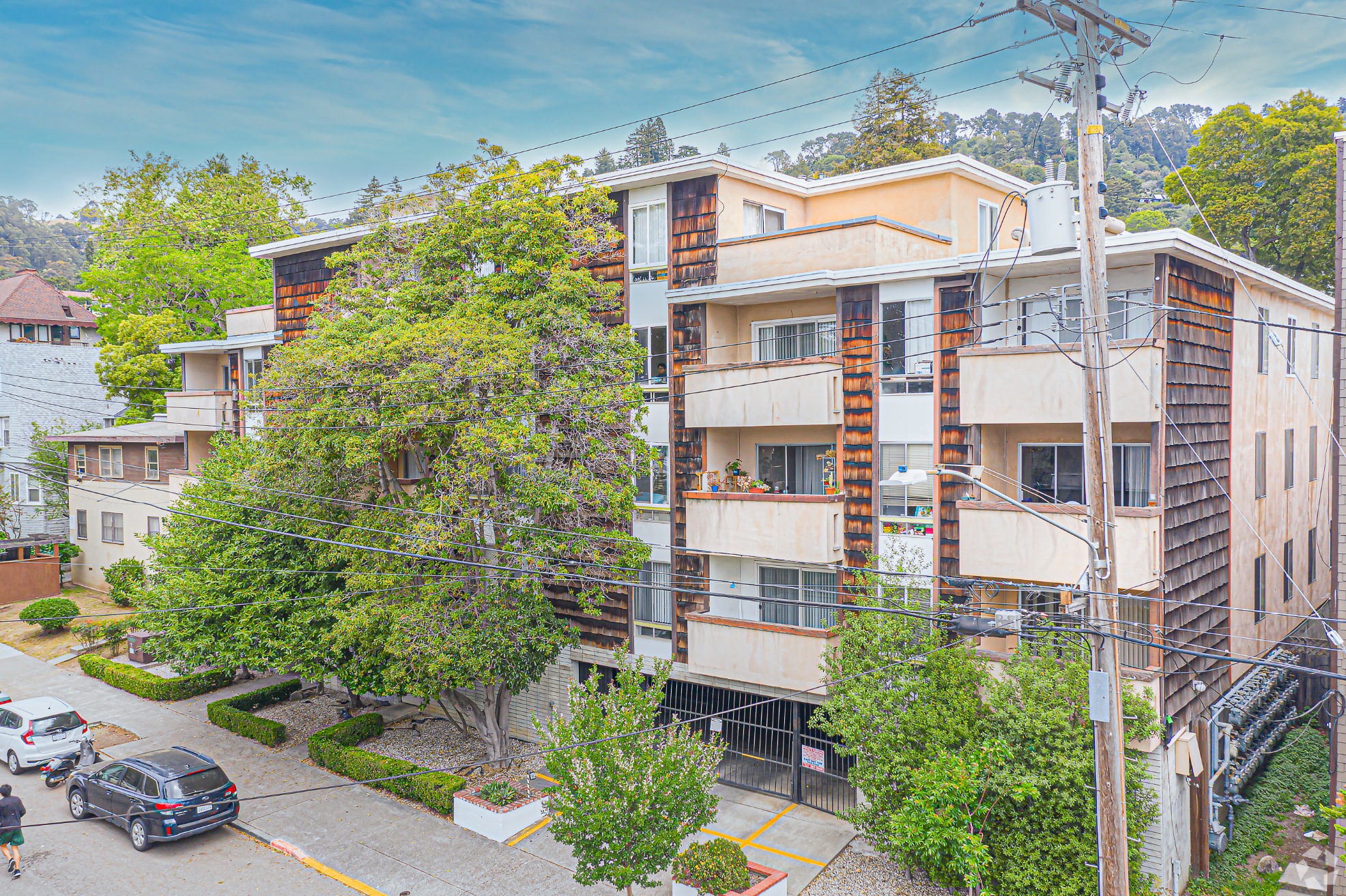 Exterior of building Warring Street Apartments Berkley, CA