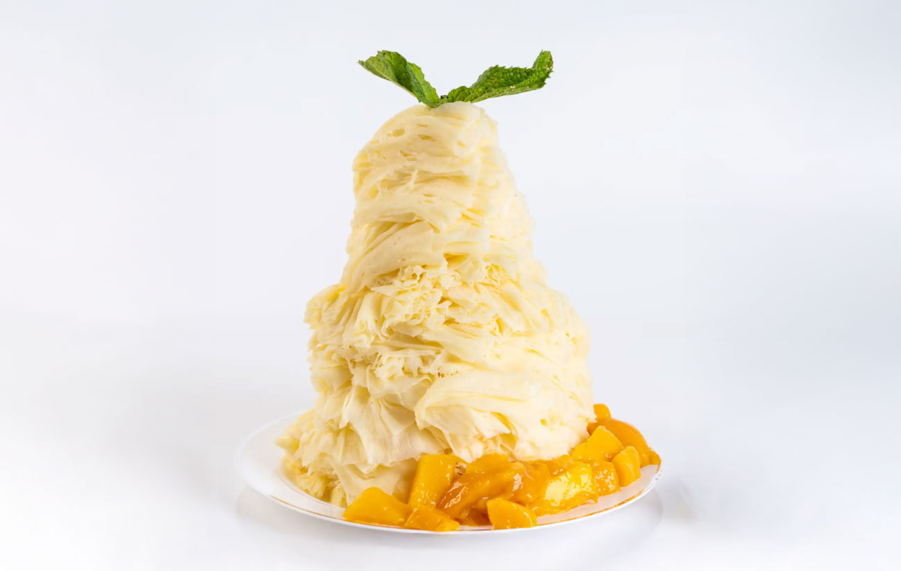 Oakobing Mango Bingsu - Korean mango shaved ice dessert with fresh mango pieces
