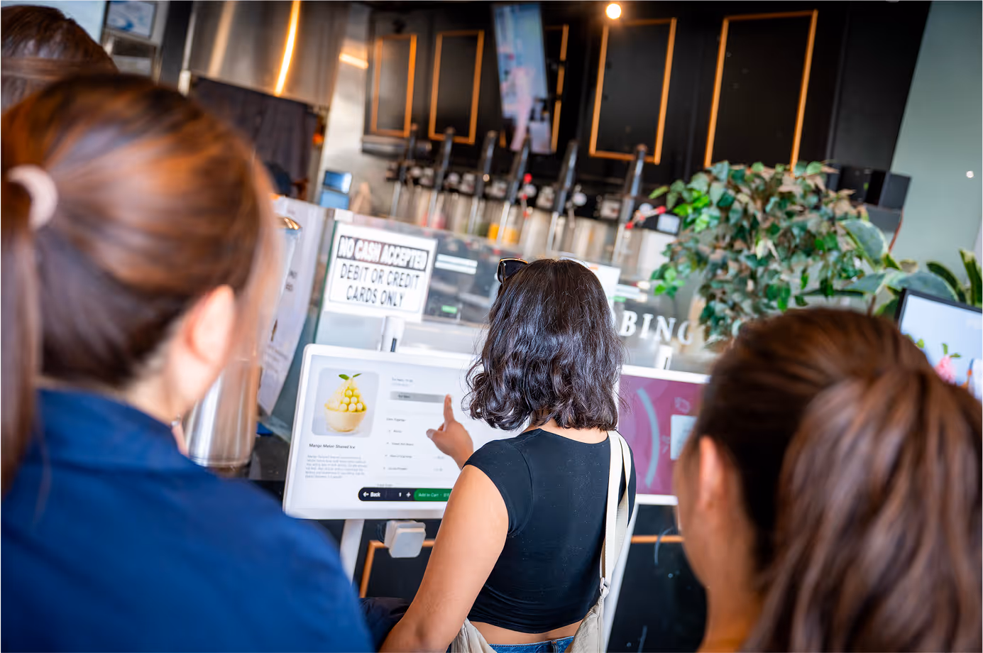 Oakobing bingsu cafe service line, an affordable dessert franchise format with a light kitchen