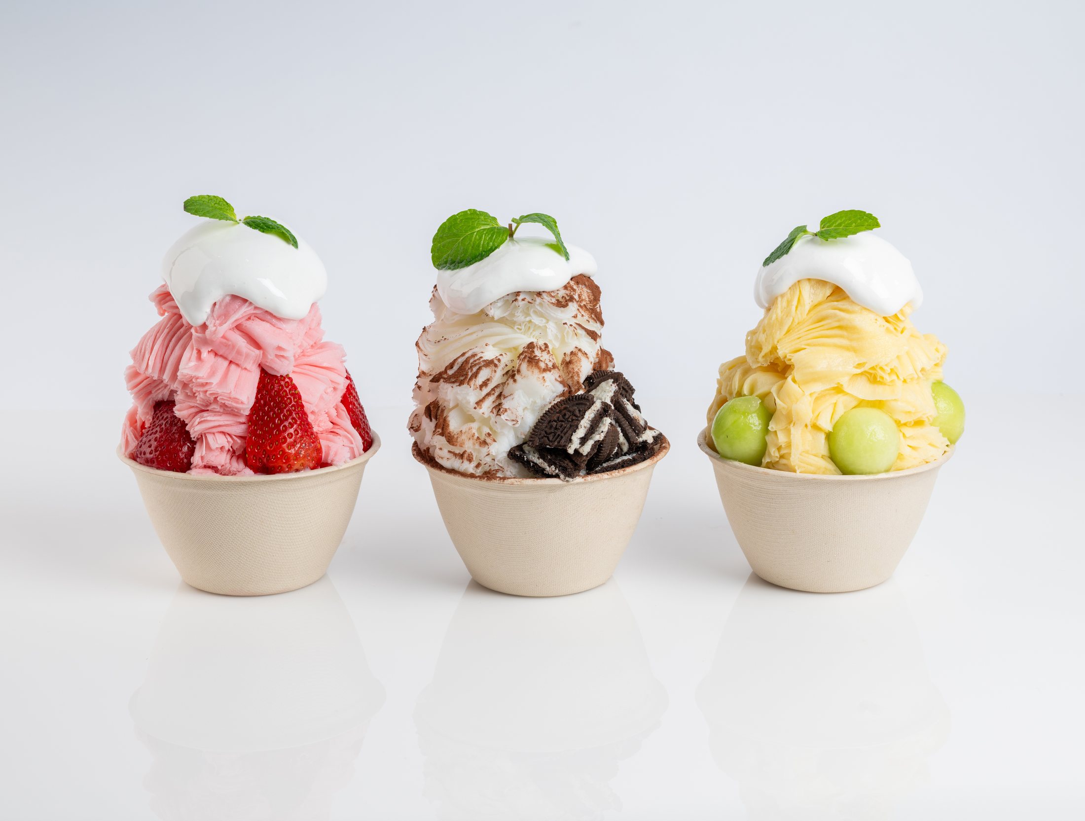 Oakobing signature bingsu lineup — strawberry, cookies & cream, and melon, a differentiated dessert franchise to own in 2026