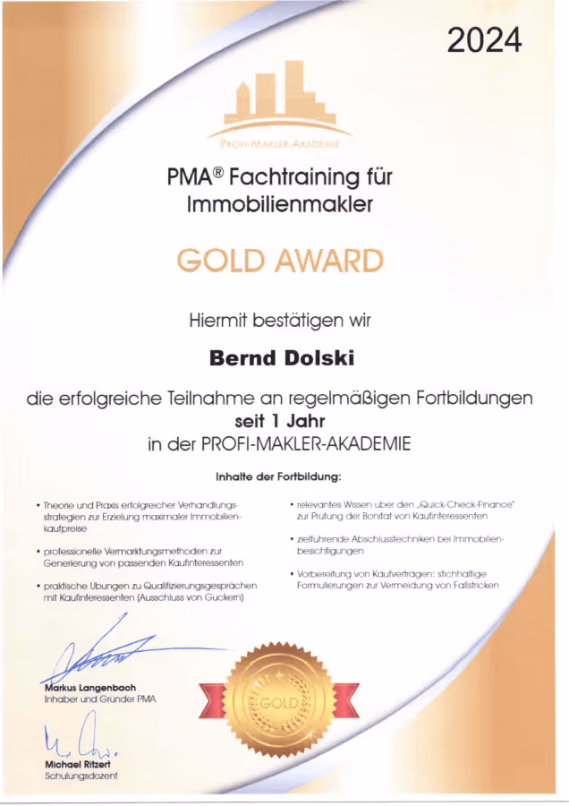 PMA Fachtraining Urkunde 2024, Gold-Auszeichnung für Bernd Dolski, erfolgreiche Fortbildung in Immobilien, Logo und Signaturen.
