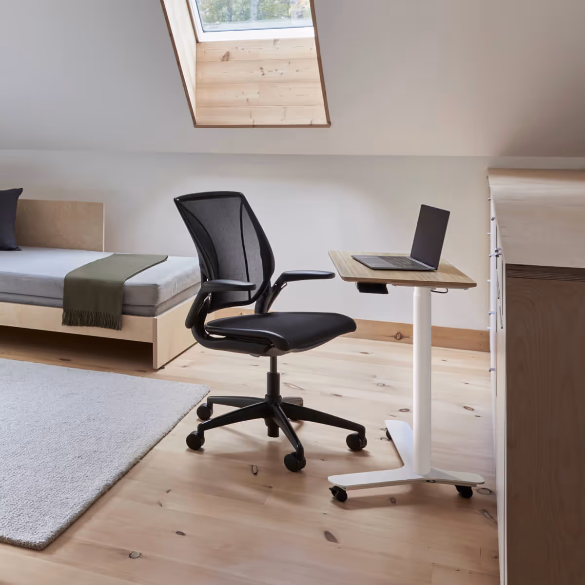 World LM Task chair