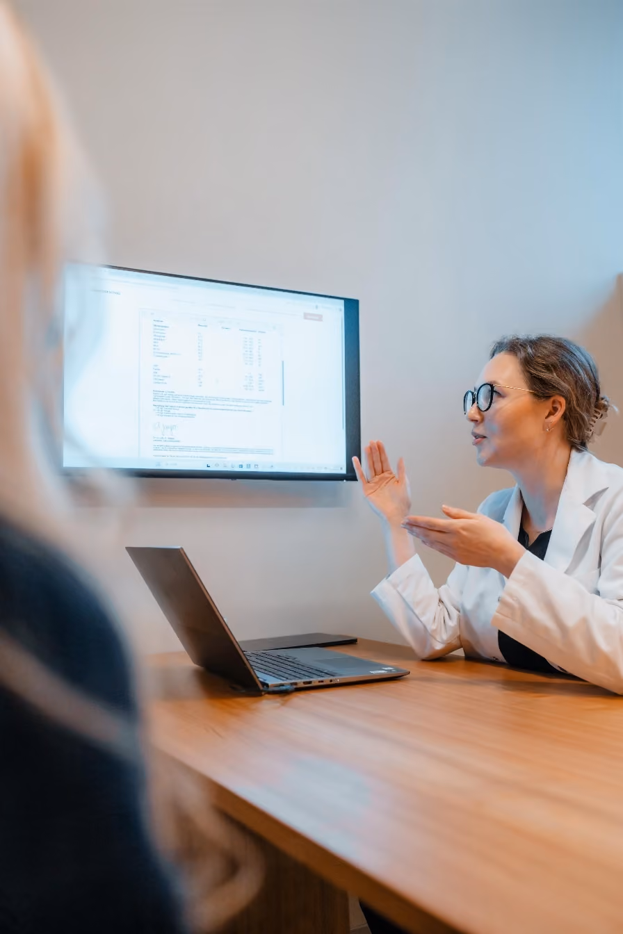 Diagnostikgeführte Behandlung von Haarausfall in der Māra Haarklinik Zürich