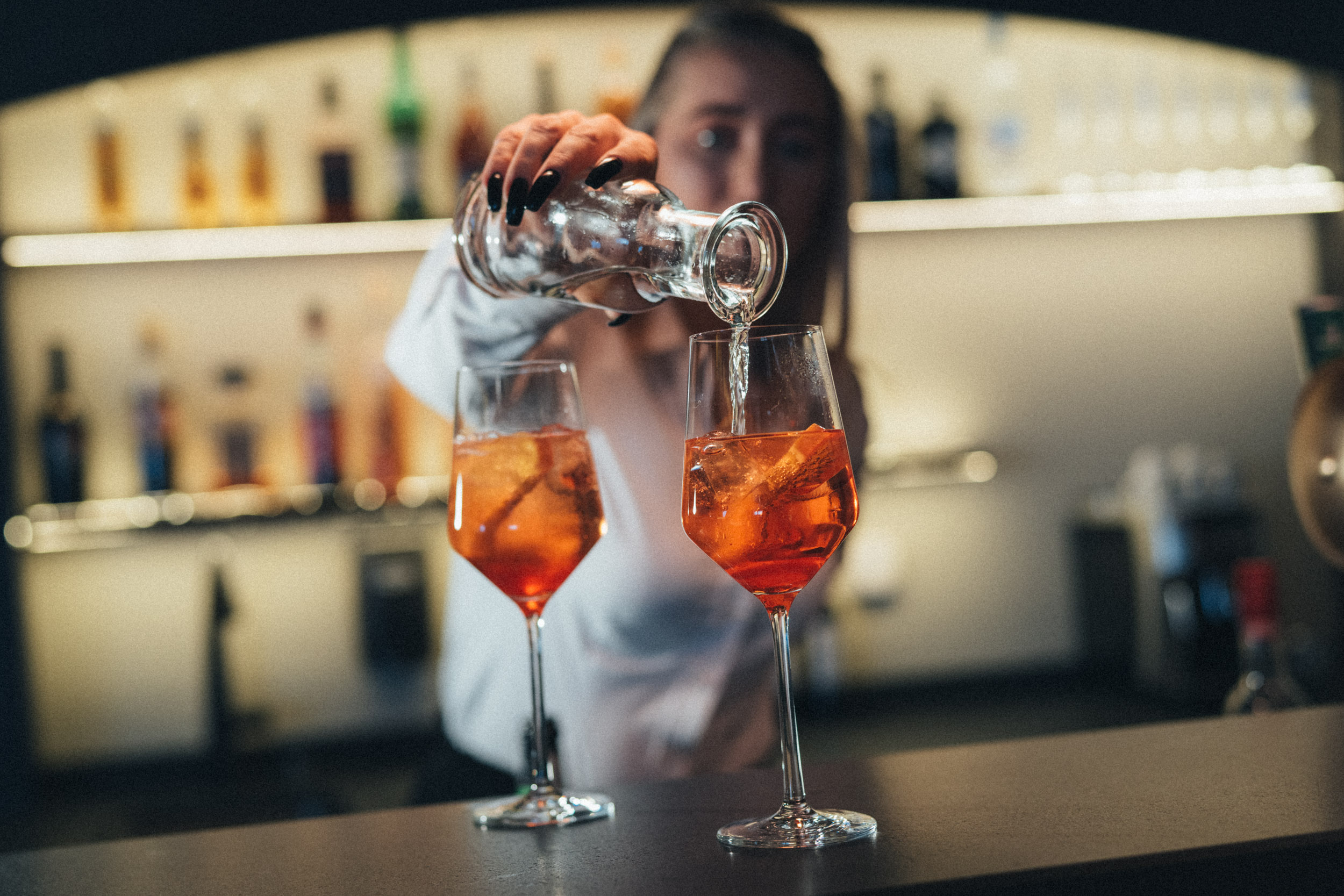 Apéro mit Getränken und kleinen Speisen
