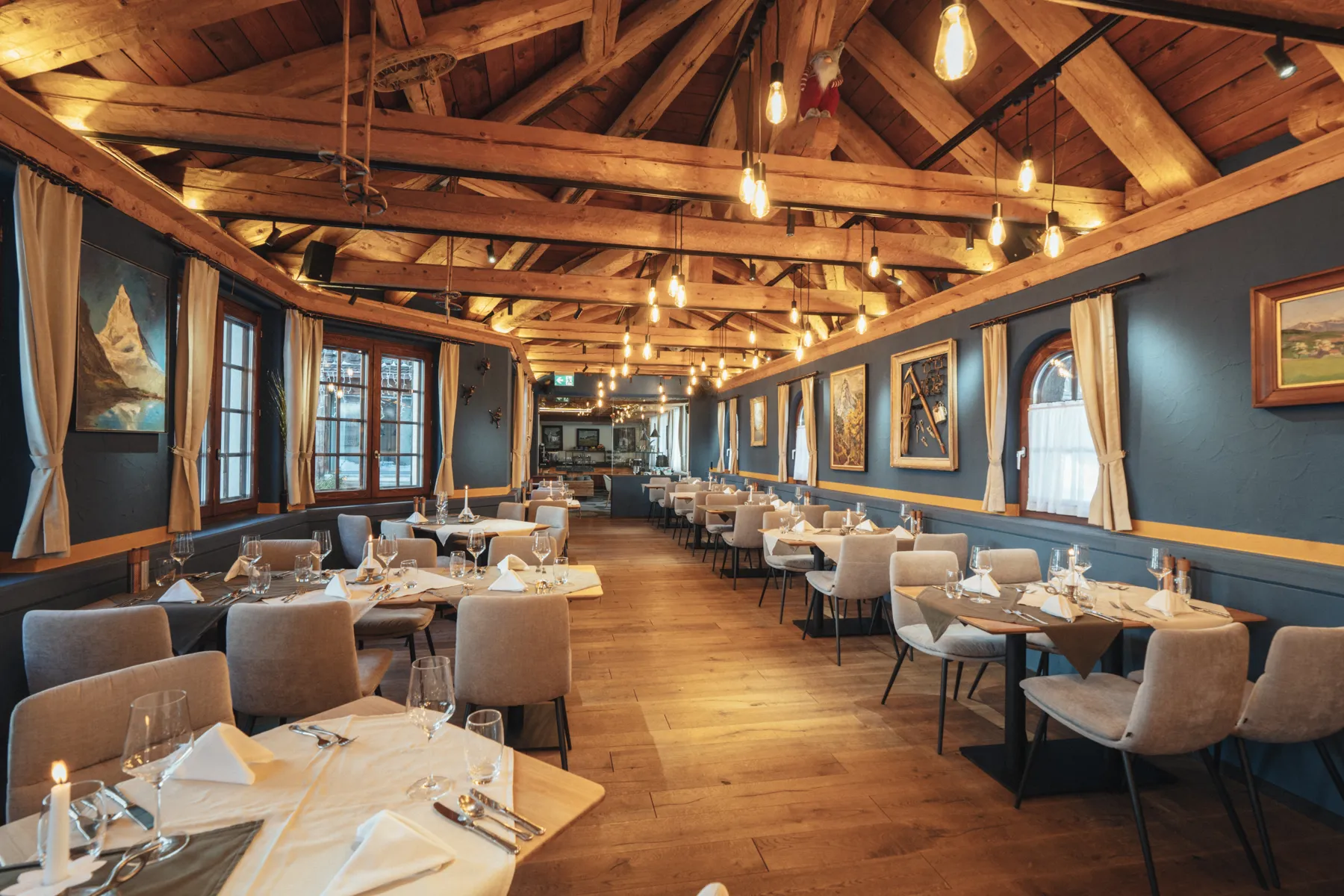 Gastraum des Restaurant PeakFine im Alpen Resort Zermatt