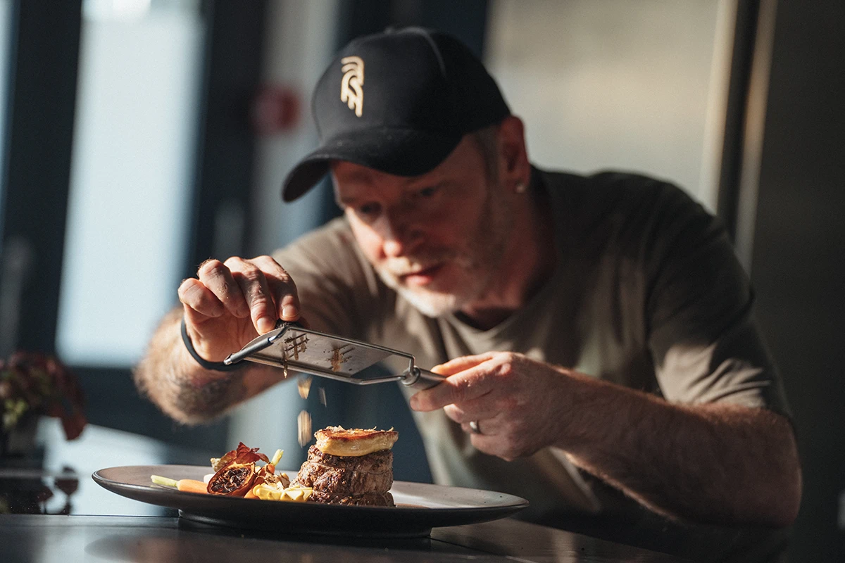Impression aus dem Restaurant PeakFine im Alpen Resort Zermatt