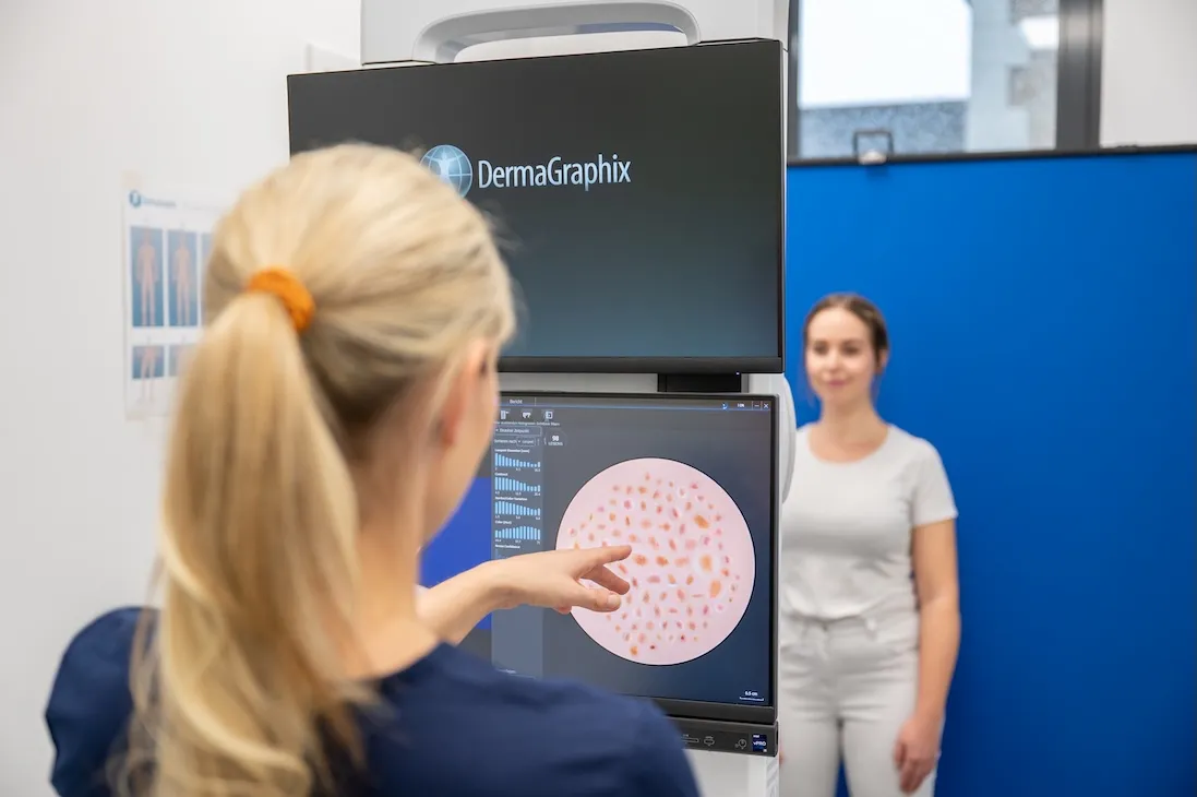 Ganzkörperscan zur Hautkrebsvorsorge mit DermaGraphix in der HAUTarztpraxis Rheda-Wiedenbrück.