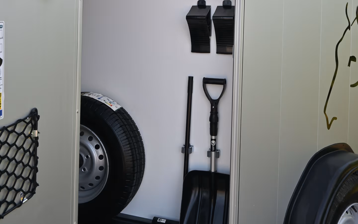 Cheval Liberte Maxi3 Three Horse Trailer Grey 002689