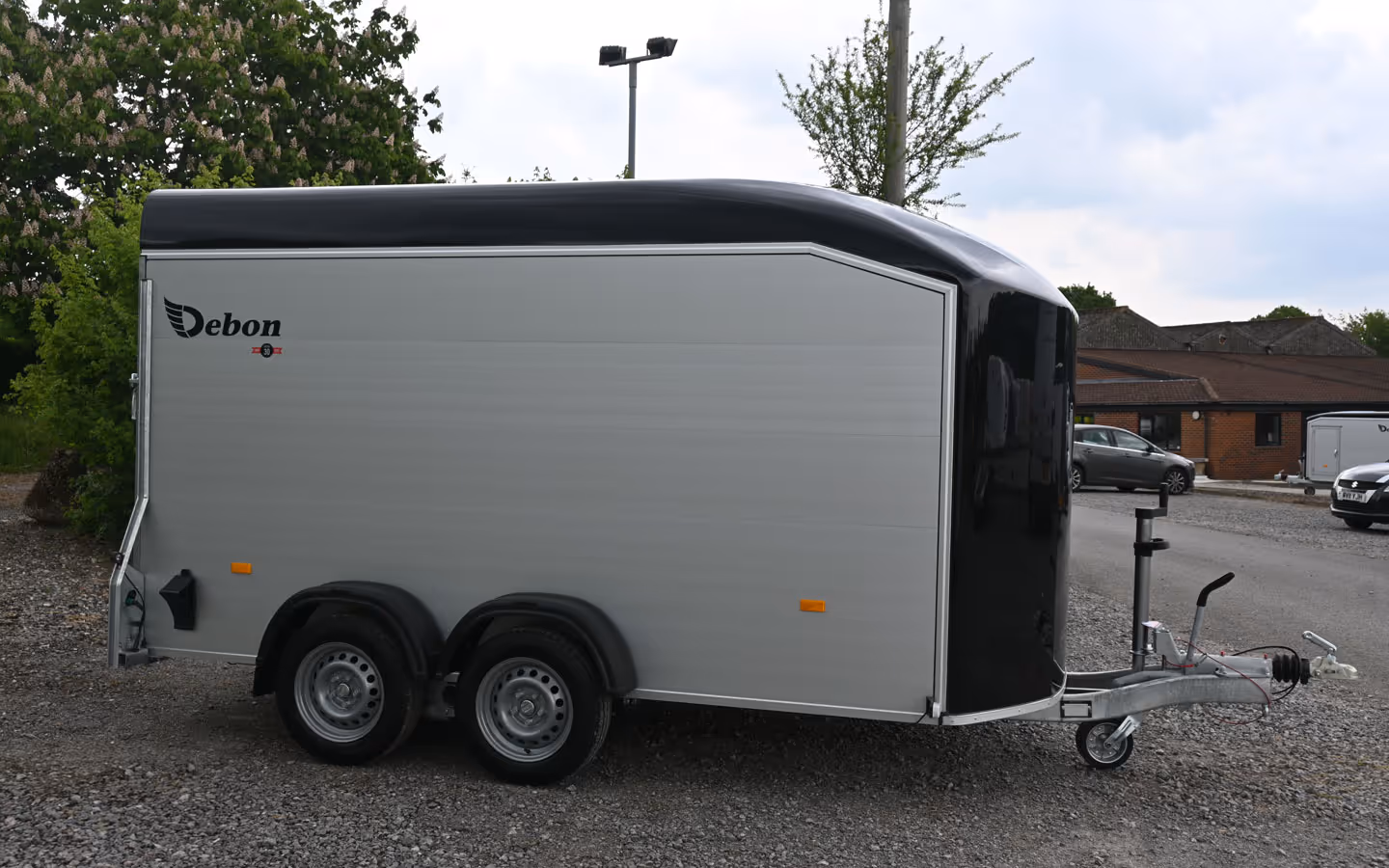 Debon Roadster C700 Box Trailer 011235