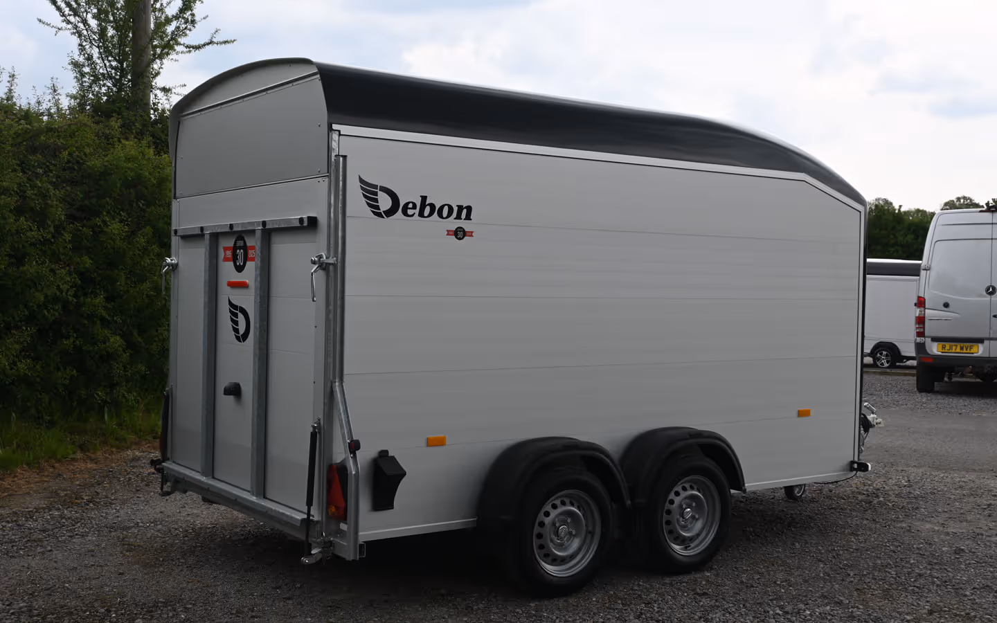 Debon Roadster C700 Box Trailer 011235