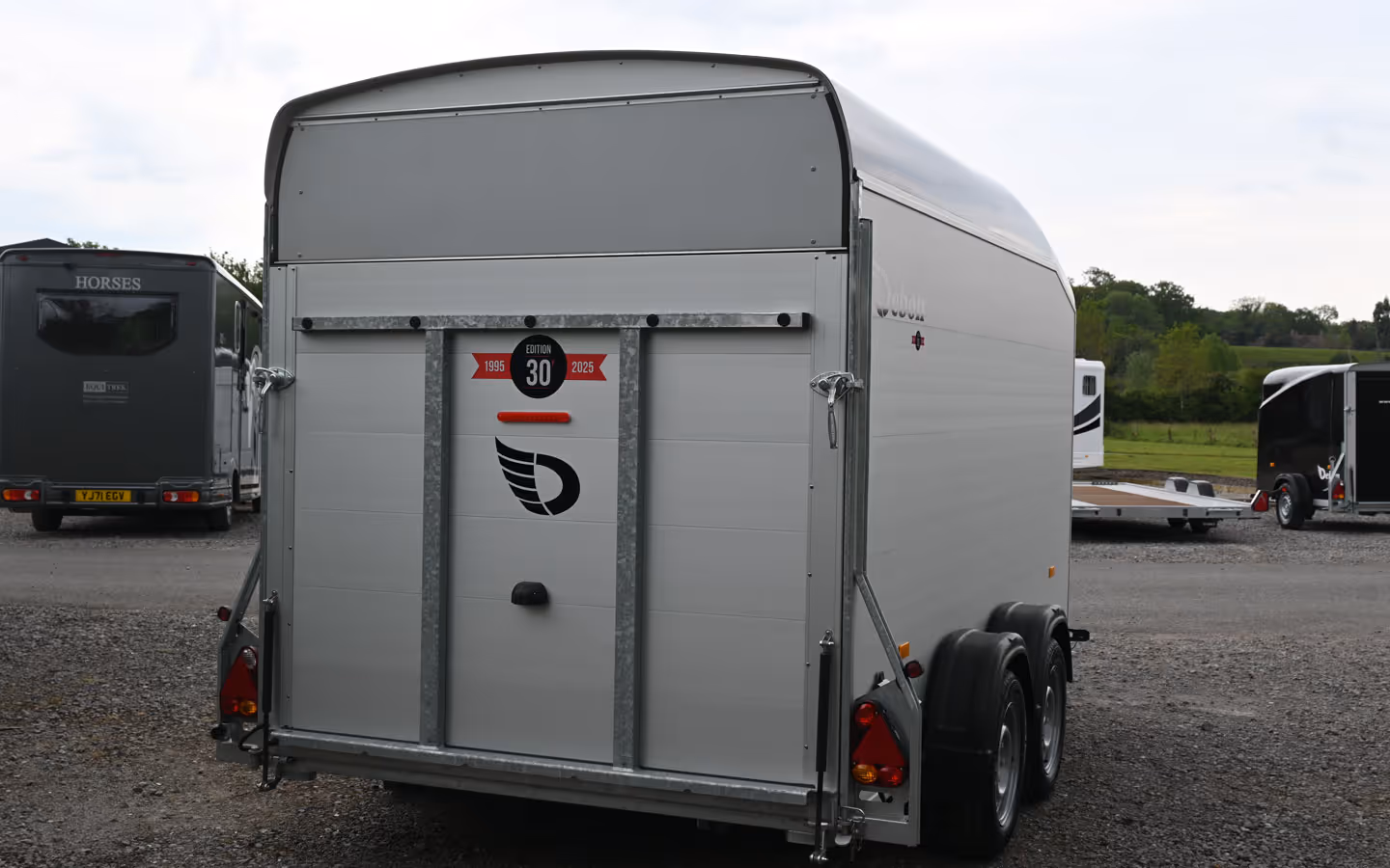 Debon Roadster C700 Box Trailer 011235