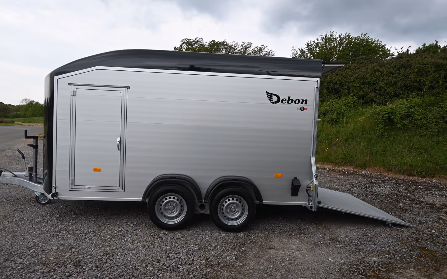 Debon Roadster C700 Box Trailer 011235