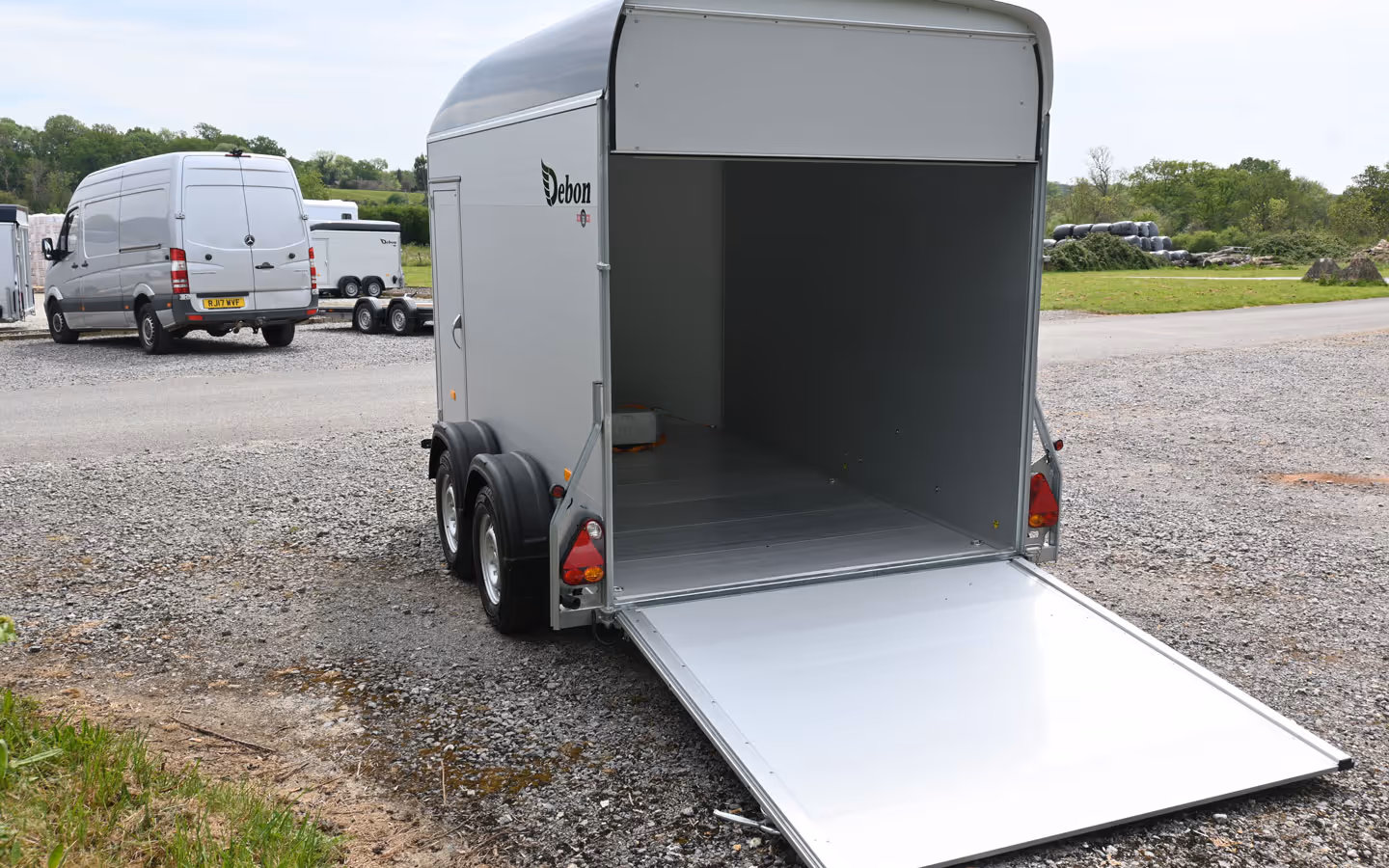 Debon Roadster C500 Box Trailer 007969