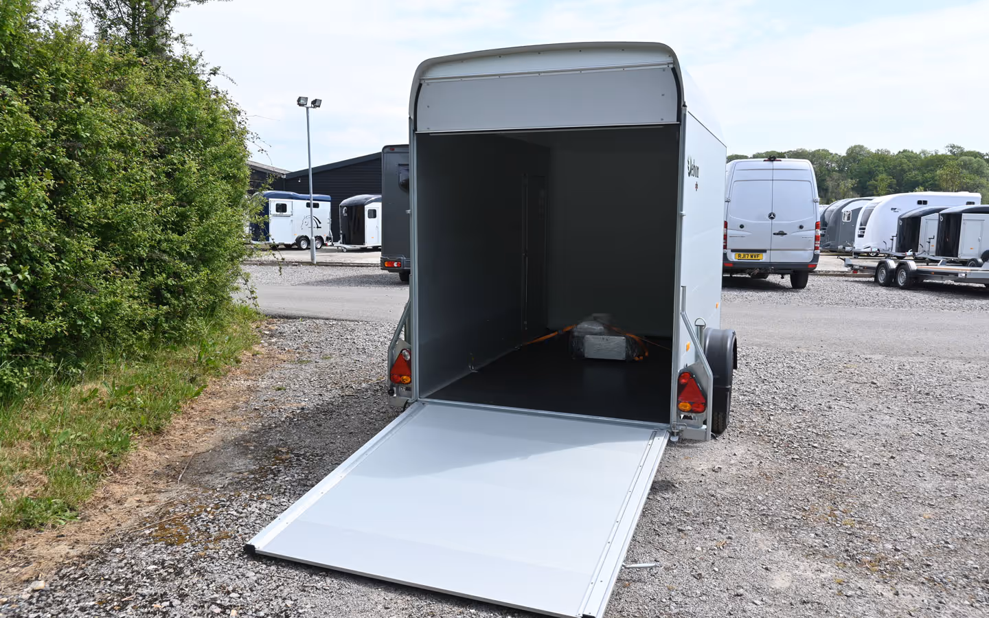 Debon C300 Box Trailer 007972