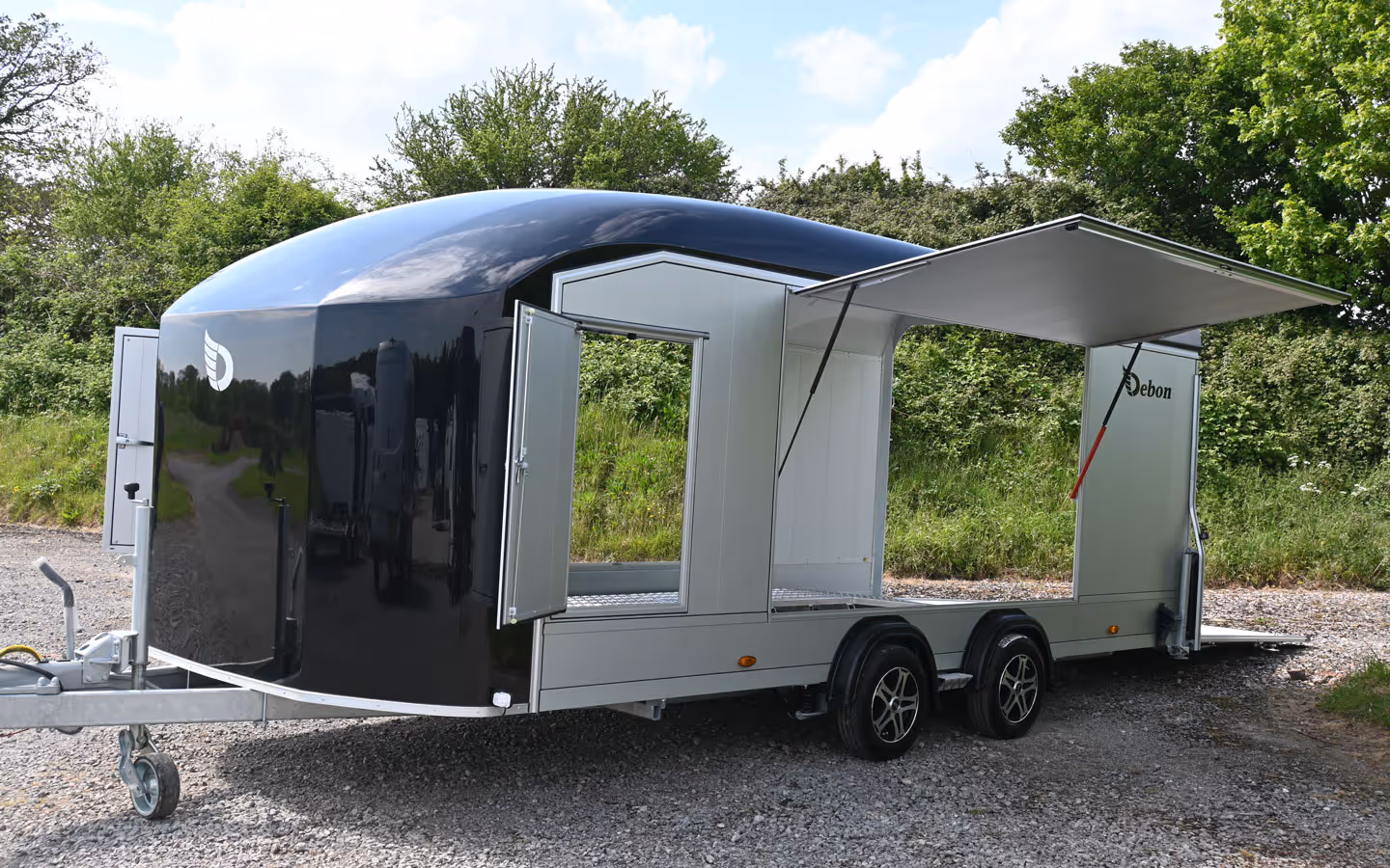 Debon Roadster C2000 Enclosed Car Transporter 001646